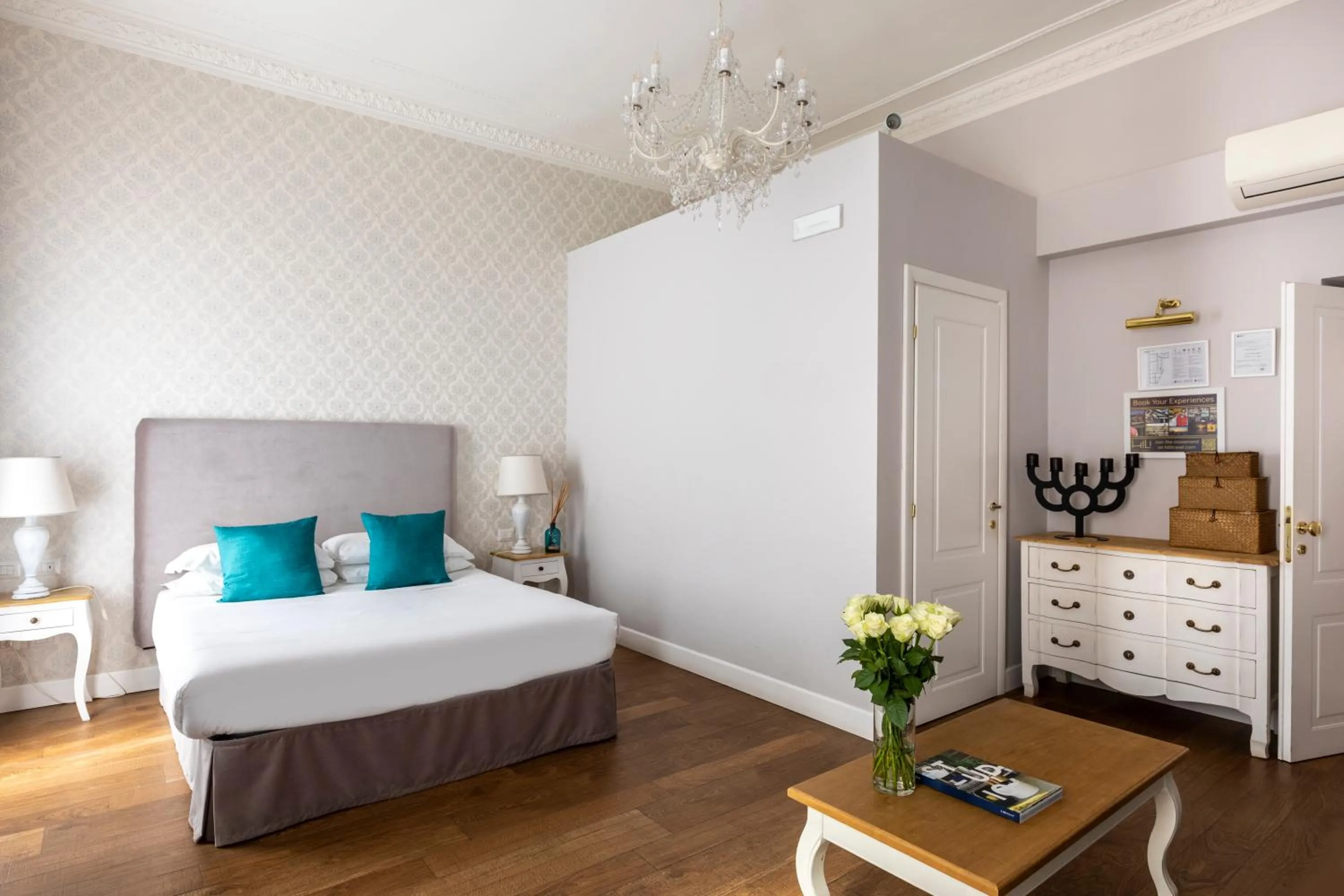 Bedroom, Bed in Spagna Art & Suites - CA Domus Collection