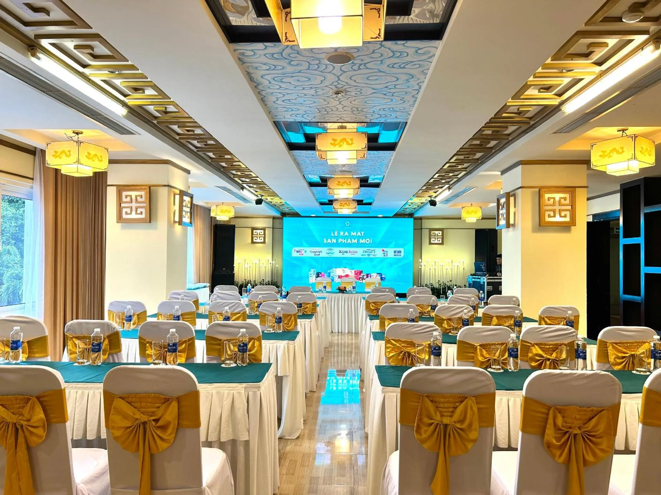 Restaurant/places to eat in Park View Hotel