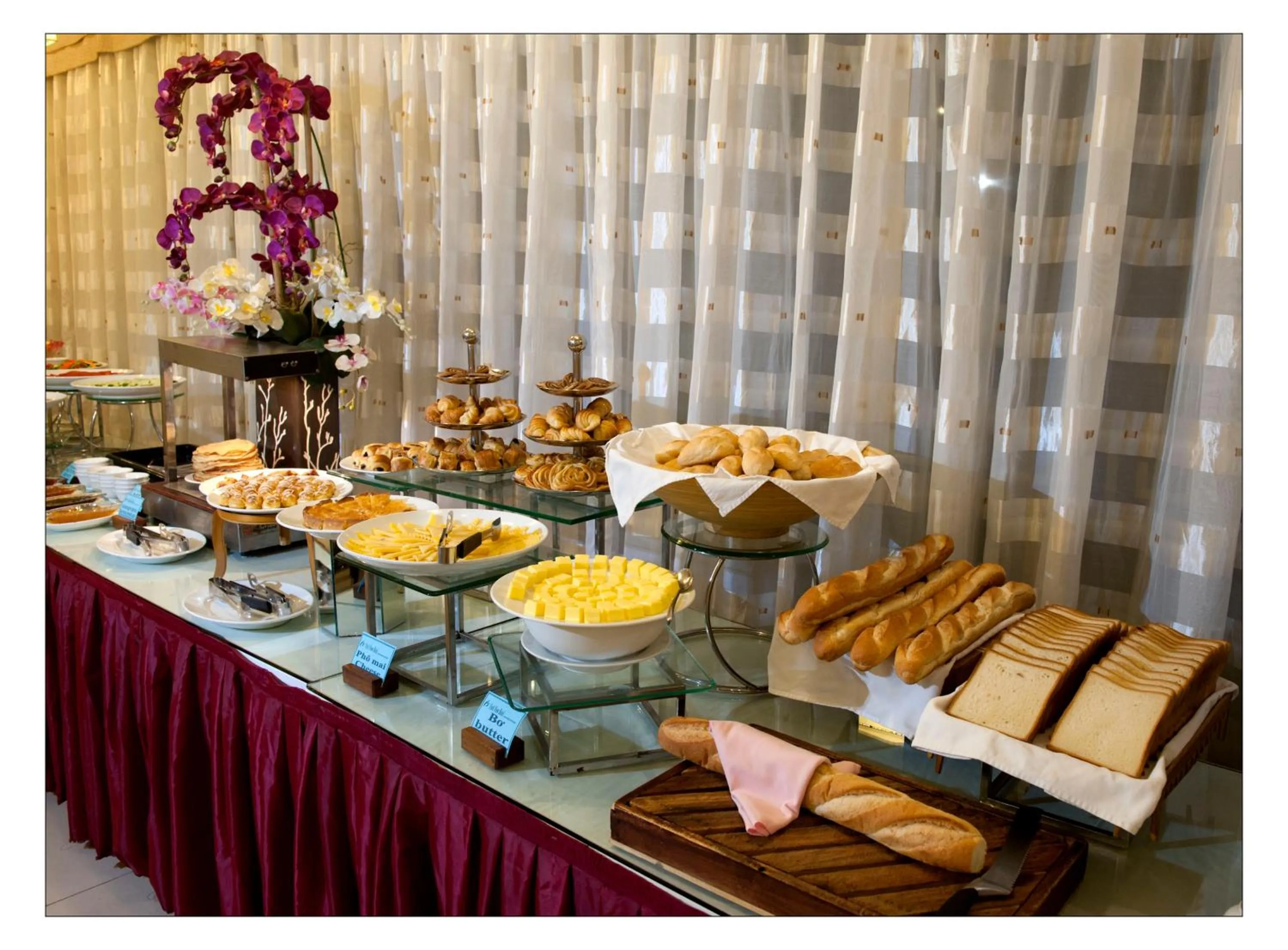 Buffet breakfast in Park View Hotel