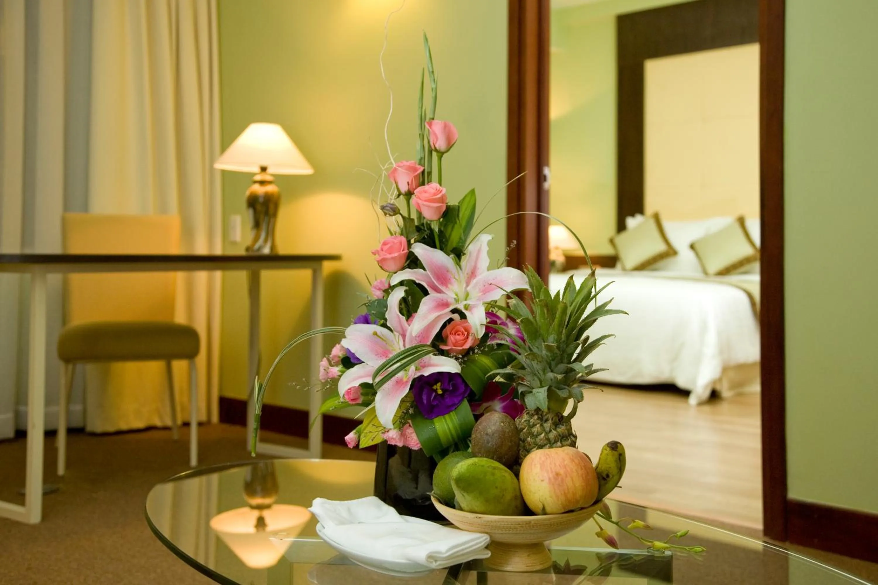 Communal lounge/ TV room, Bed in Park View Hotel