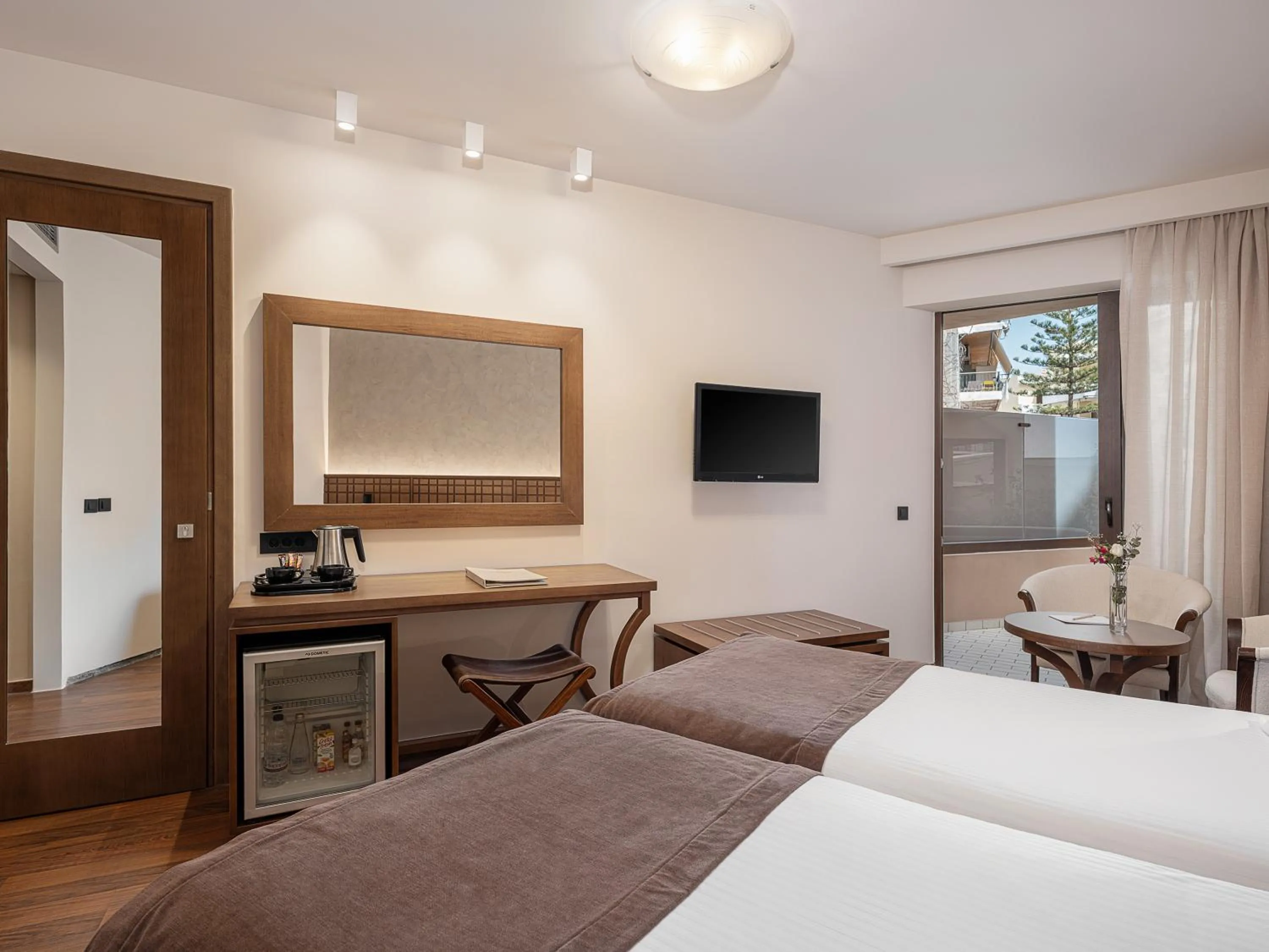 Coffee/tea facilities, Bed in Civitel Akali Hotel