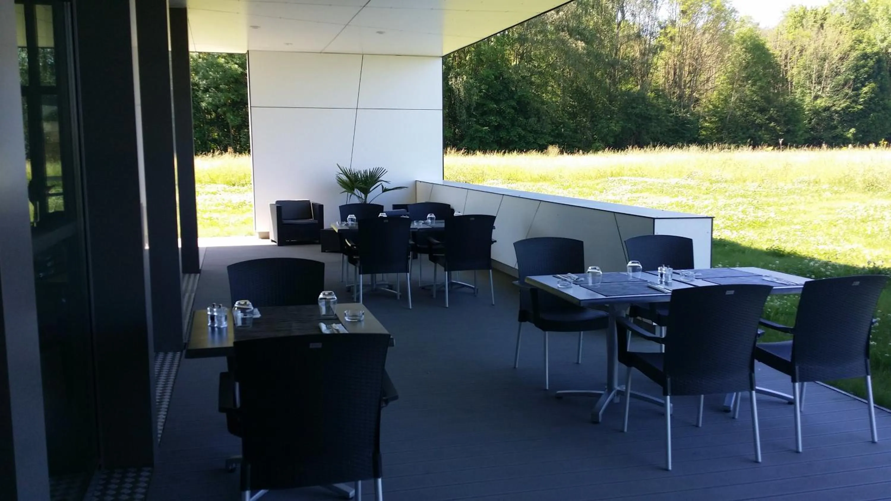Patio in Hotel - Restaurant La Claire Forêt