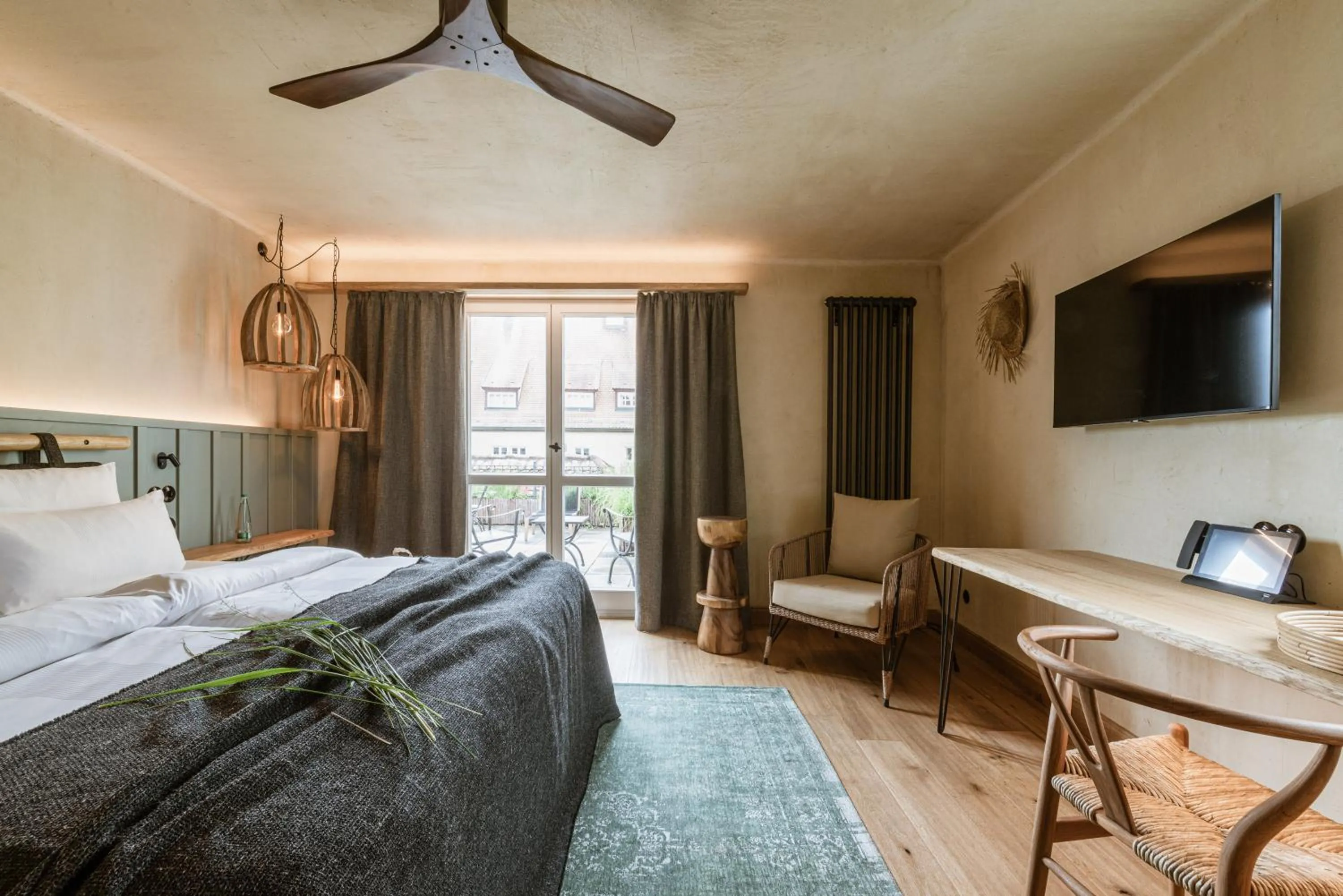 TV and multimedia, Bed in Hotel / Weingut Meintzinger