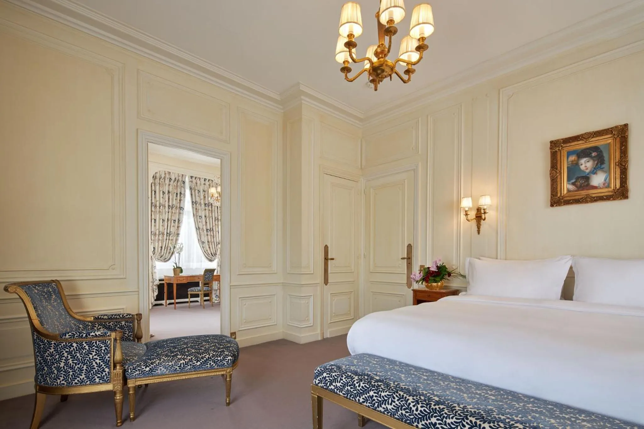 Bedroom in Hôtel Raphael
