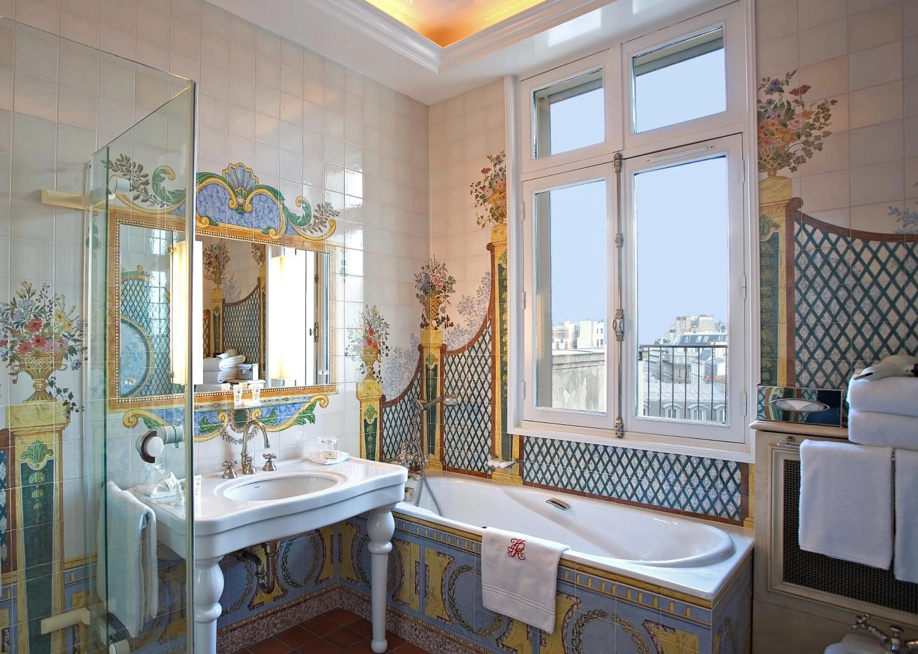 Bathroom in Hôtel Raphael