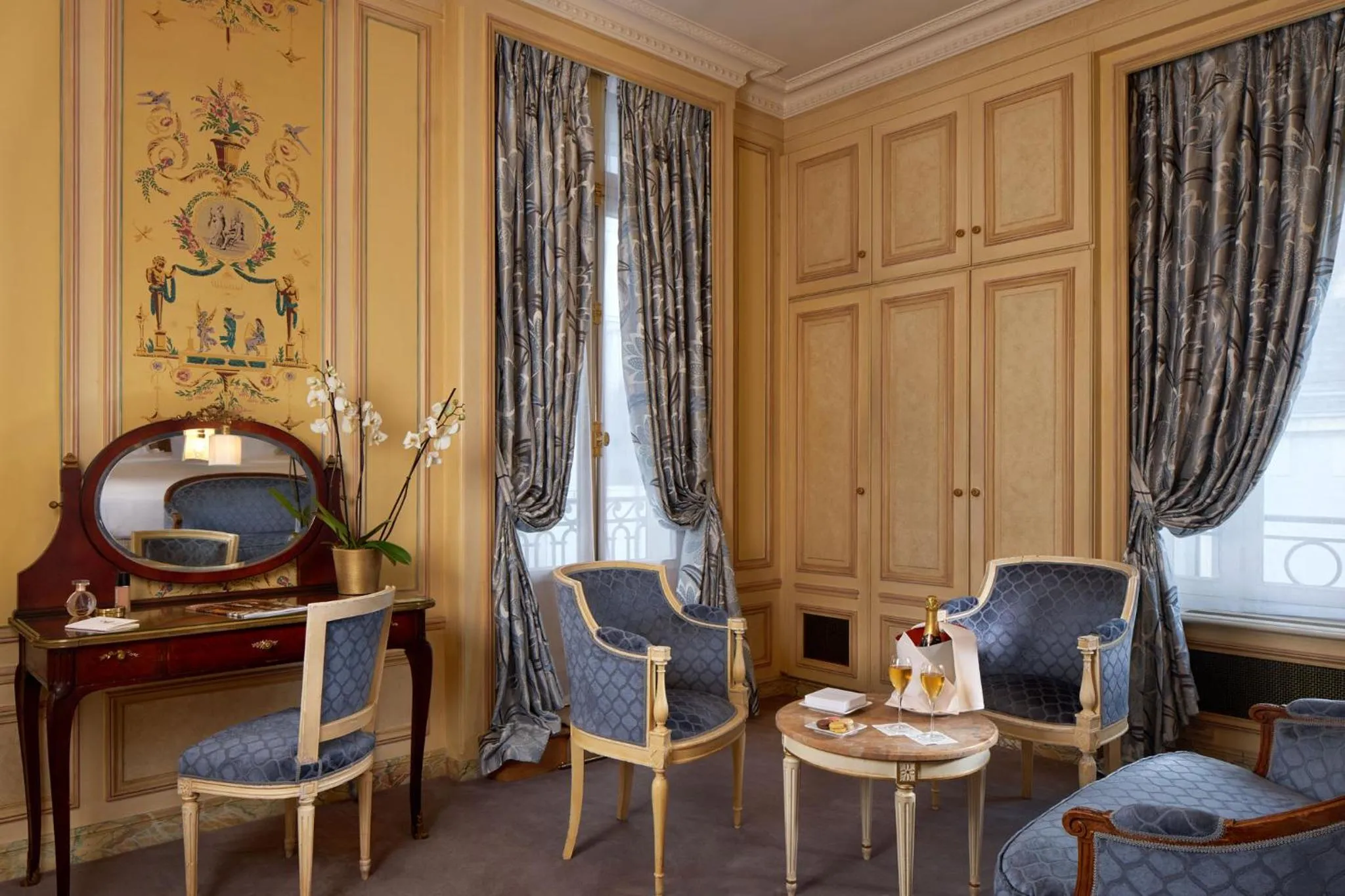 Seating area in Hôtel Raphael