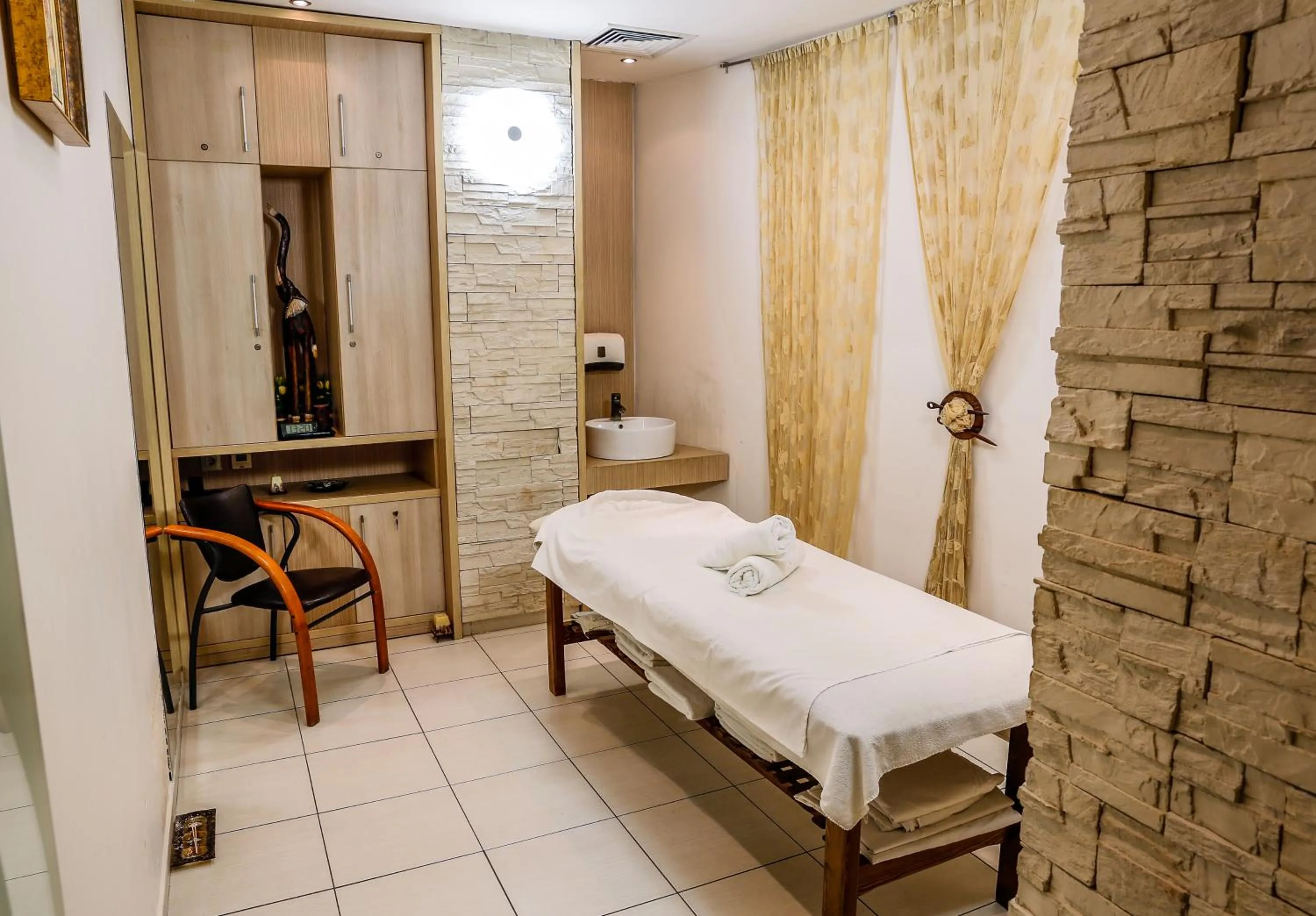 Massage in Cosmopolitan Hotel & Wellness