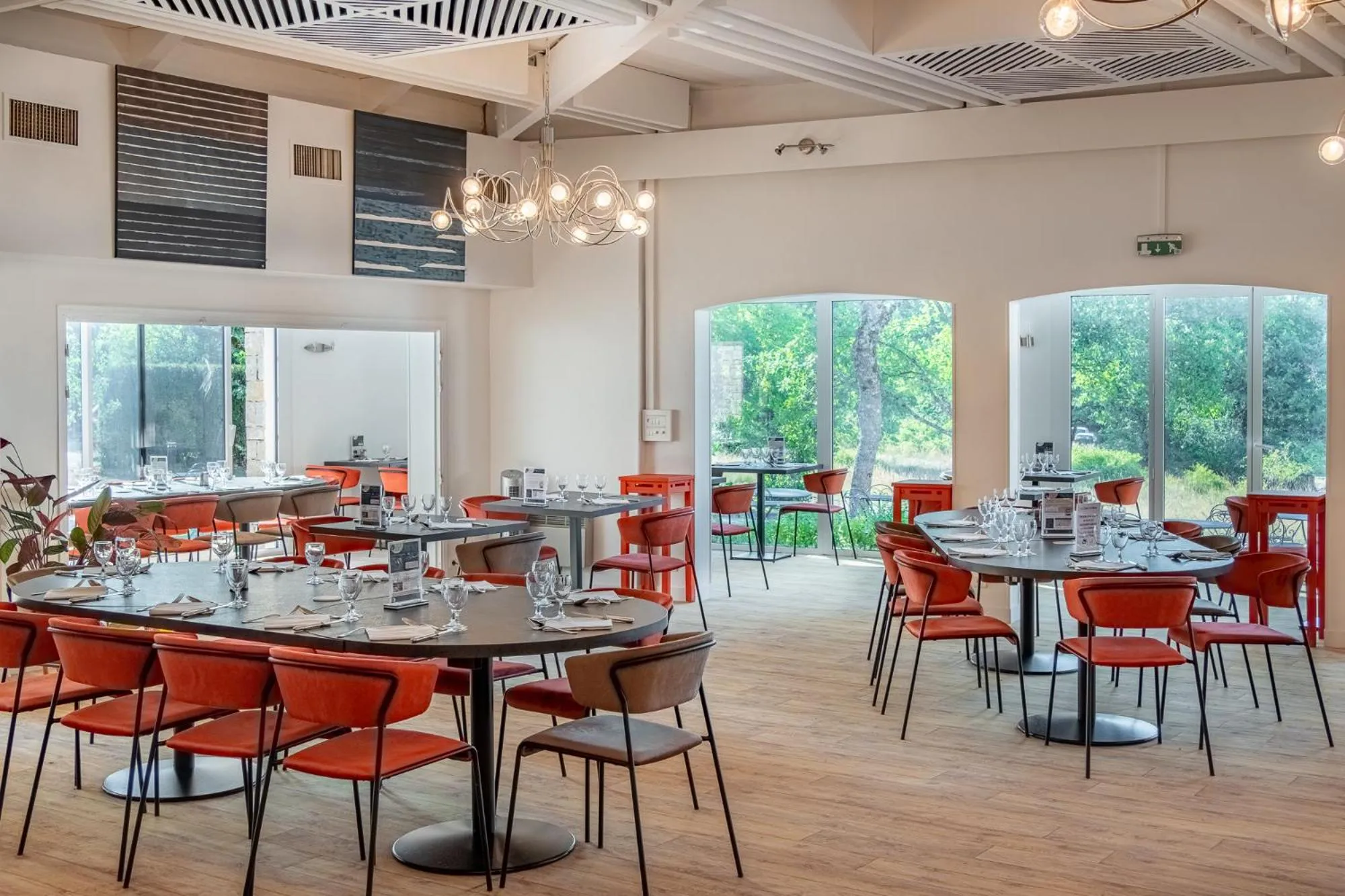 Restaurant/places to eat in Hôtel Causse Comtal Rodez, The Originals Relais