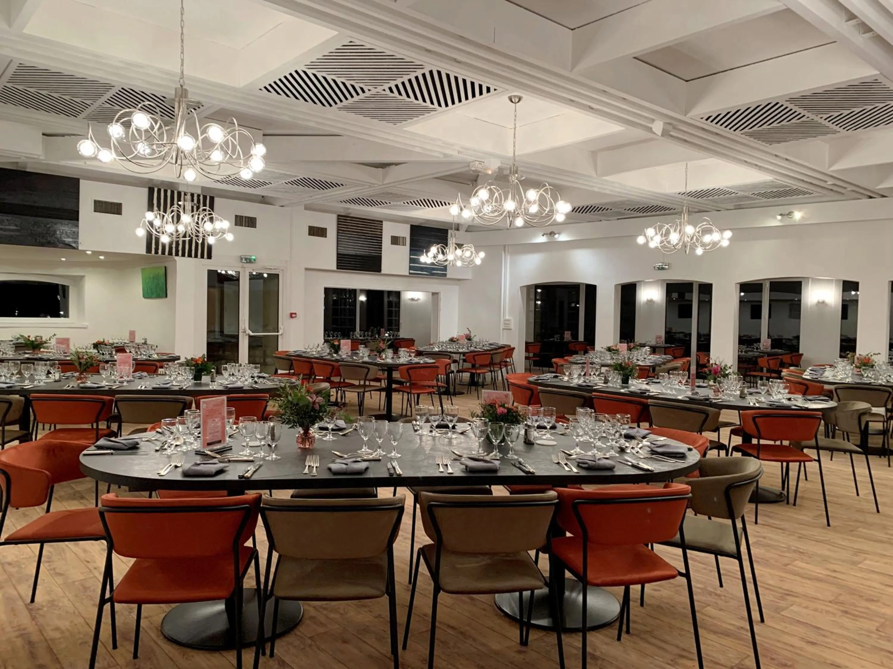 Restaurant/places to eat in Hôtel Causse Comtal Rodez, The Originals Relais