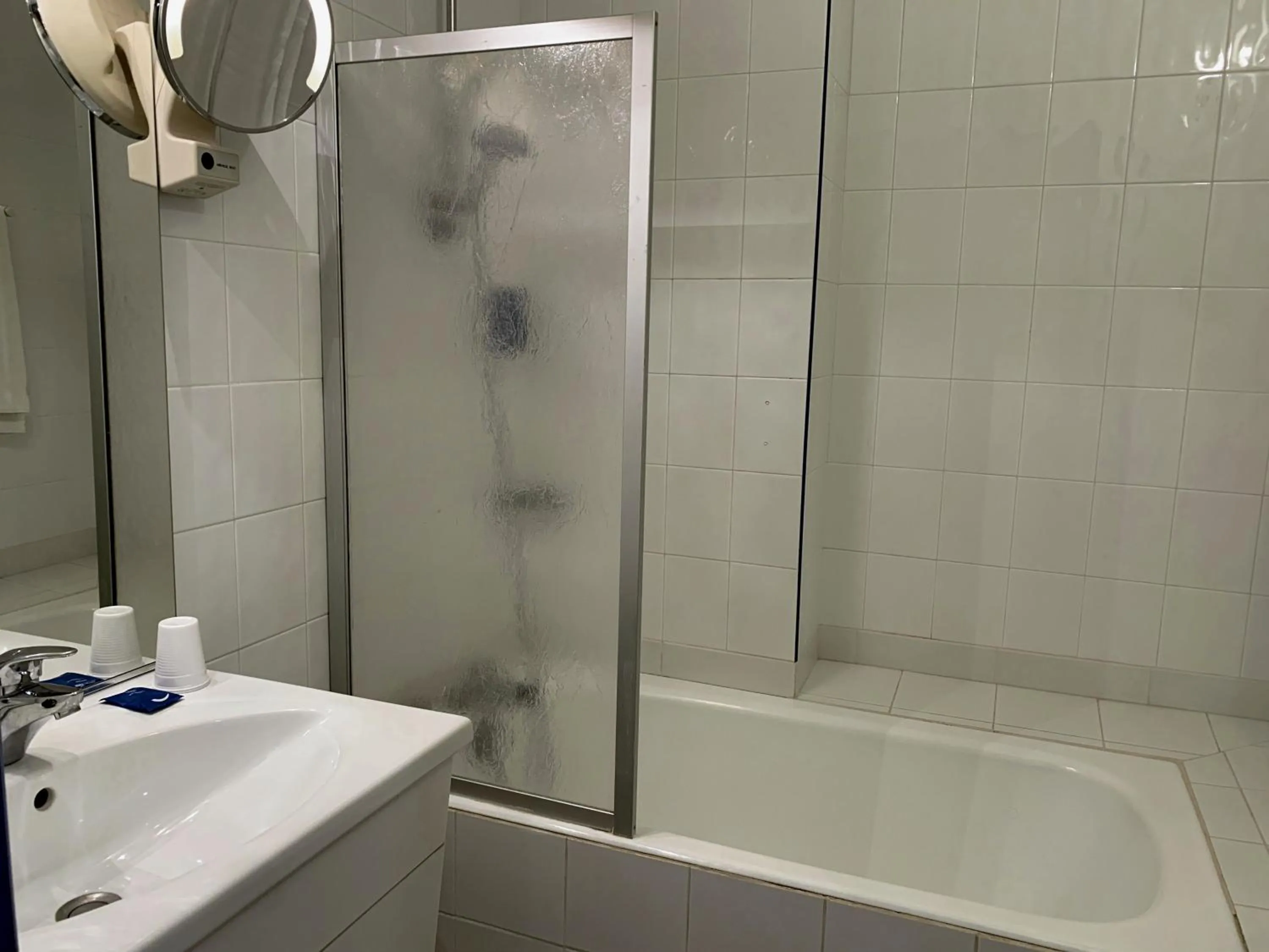 Bathroom in Hôtel Causse Comtal Rodez, The Originals Relais