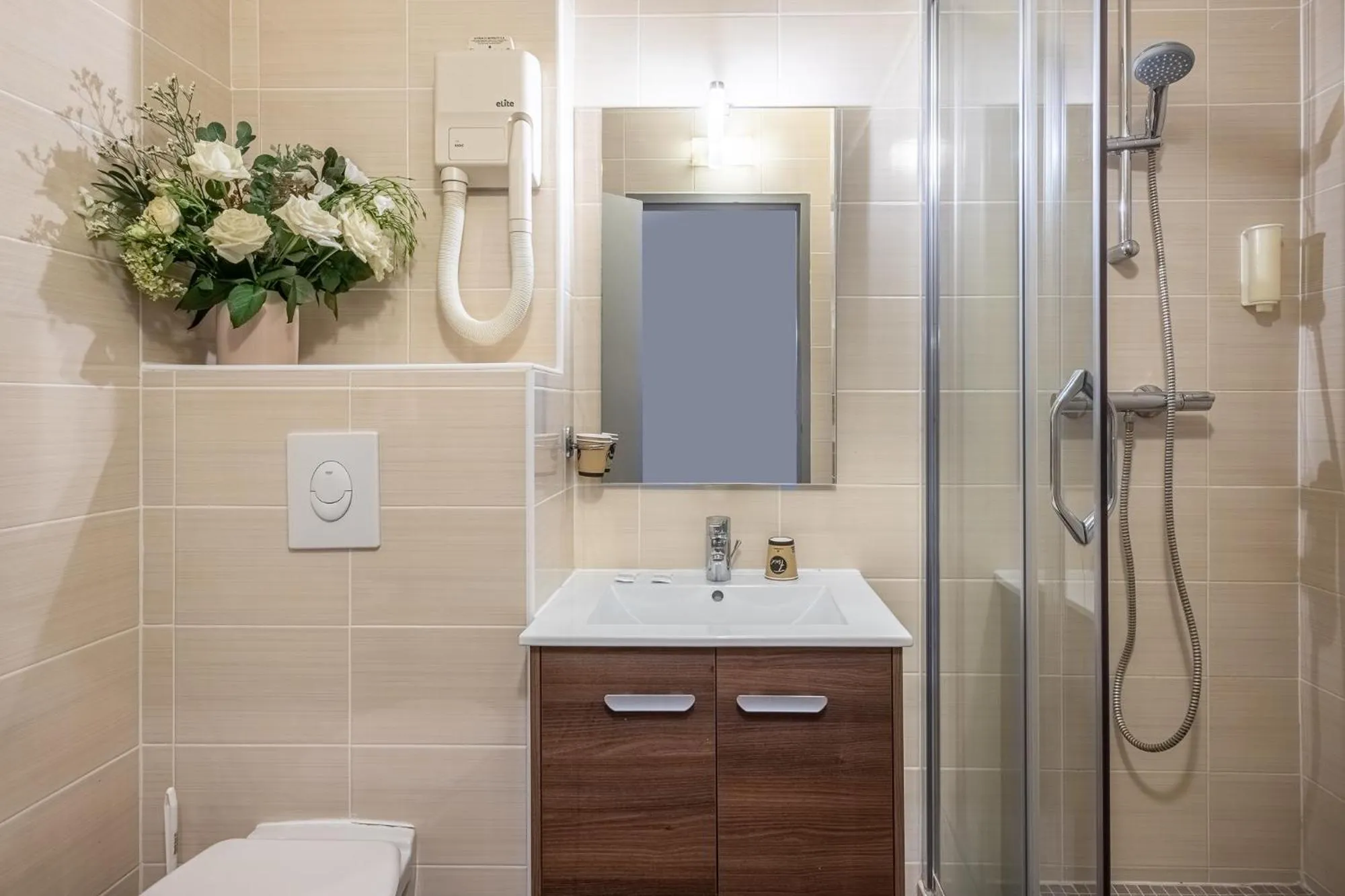 Bathroom in Hôtel Causse Comtal Rodez, The Originals Relais
