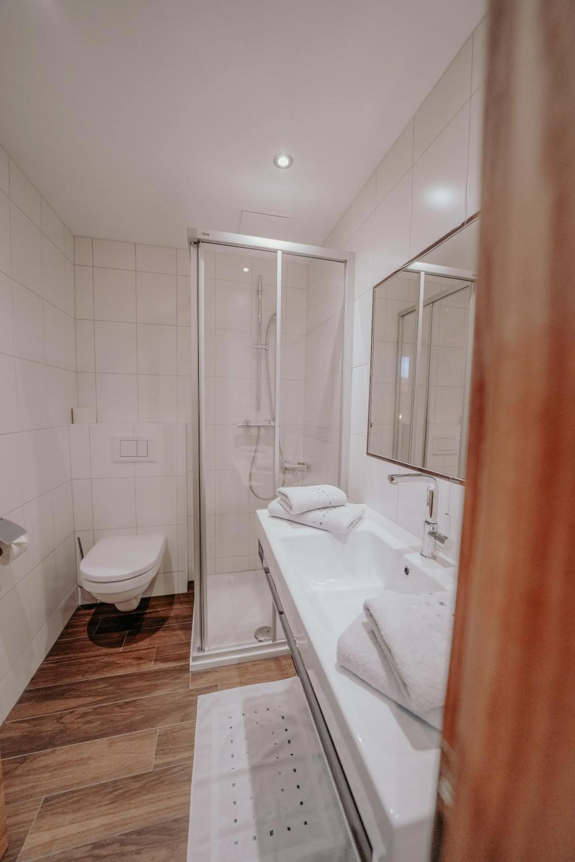 Shower, Bed in Frühstückspension Friedheim