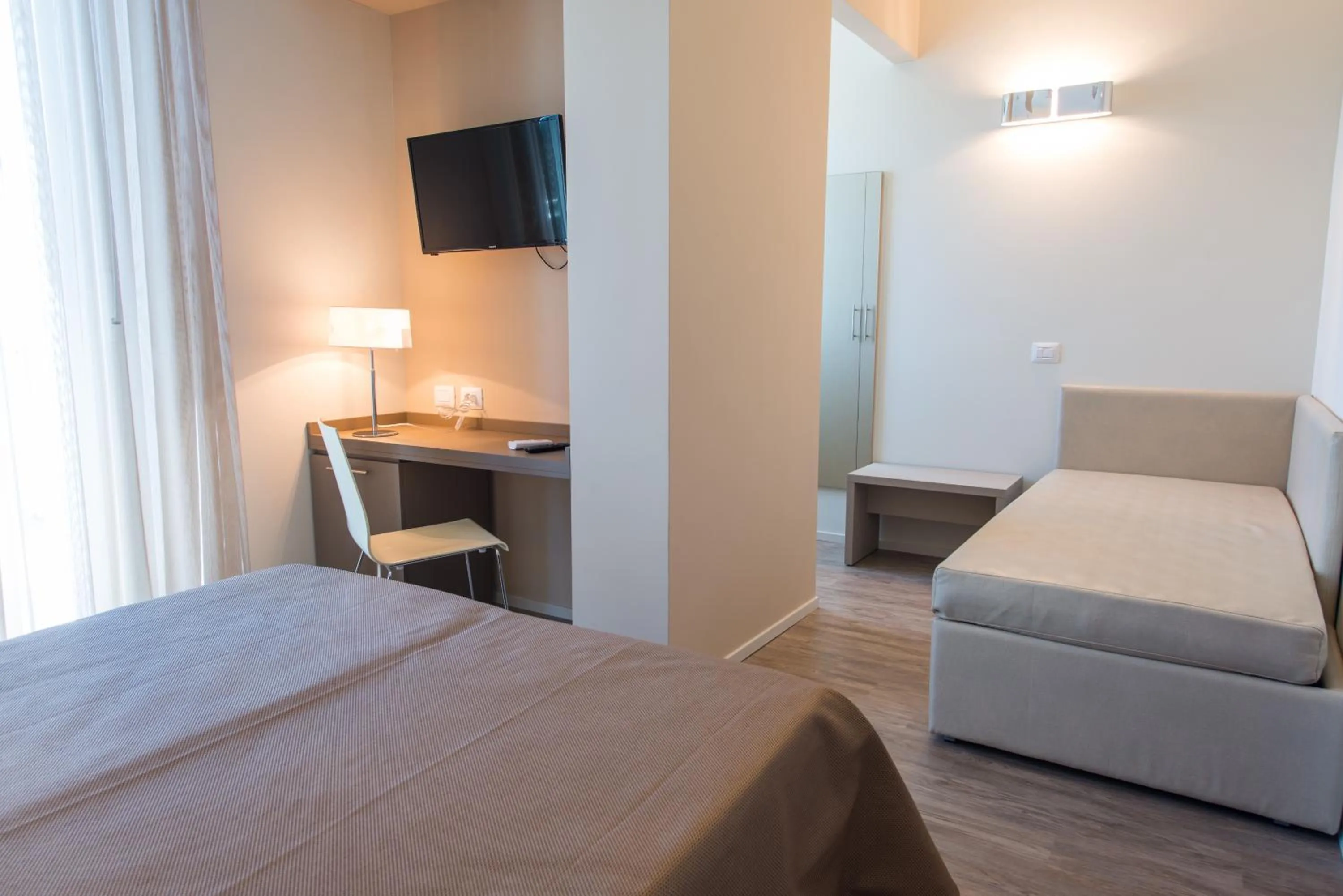 Photo of the whole room, Bed in Hotel 2000