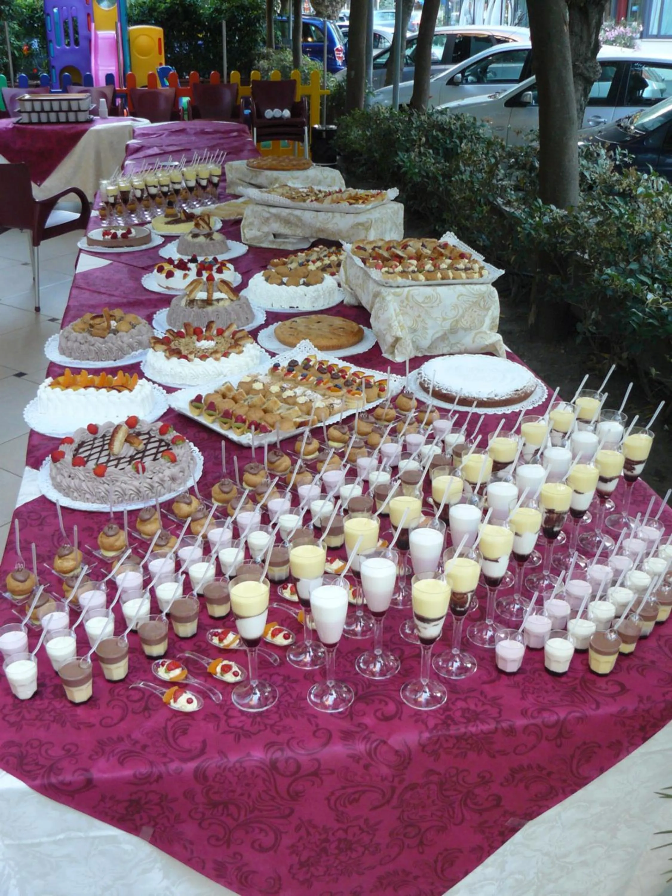 Food and drinks in Hotel 2000