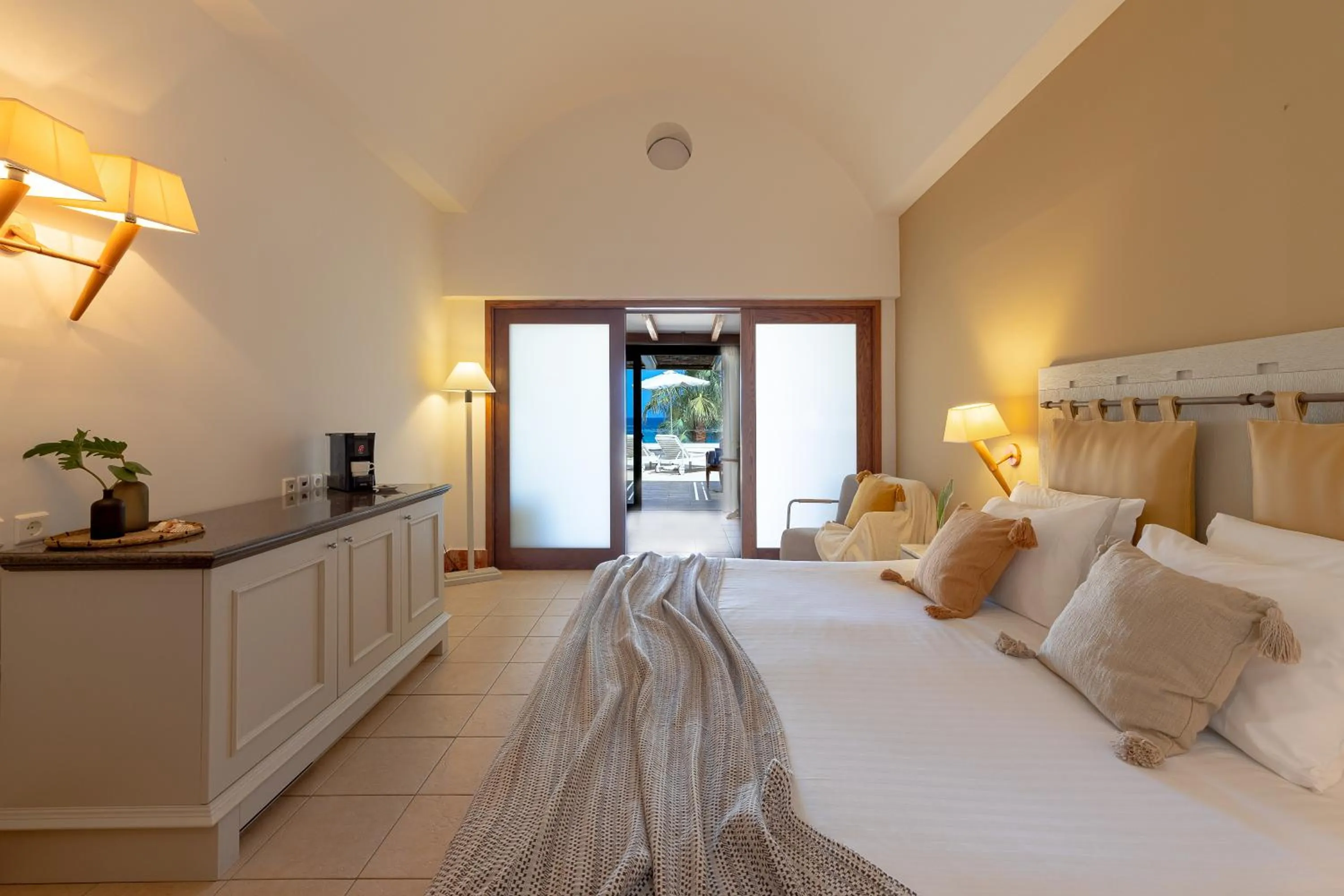 Bed in Giannoulis - Santa Marina Plaza (Adults Only)