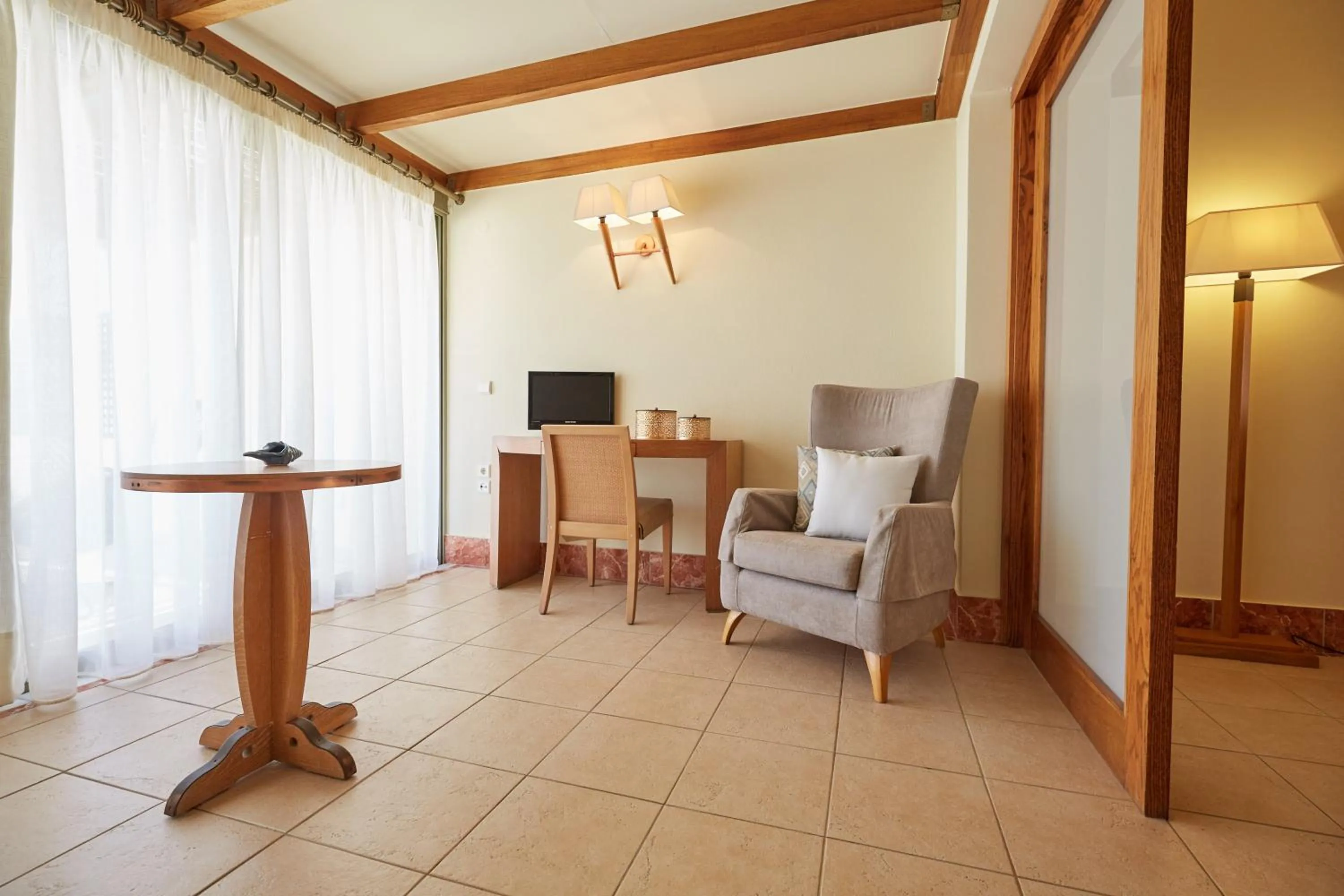 Day in Giannoulis - Santa Marina Plaza (Adults Only)