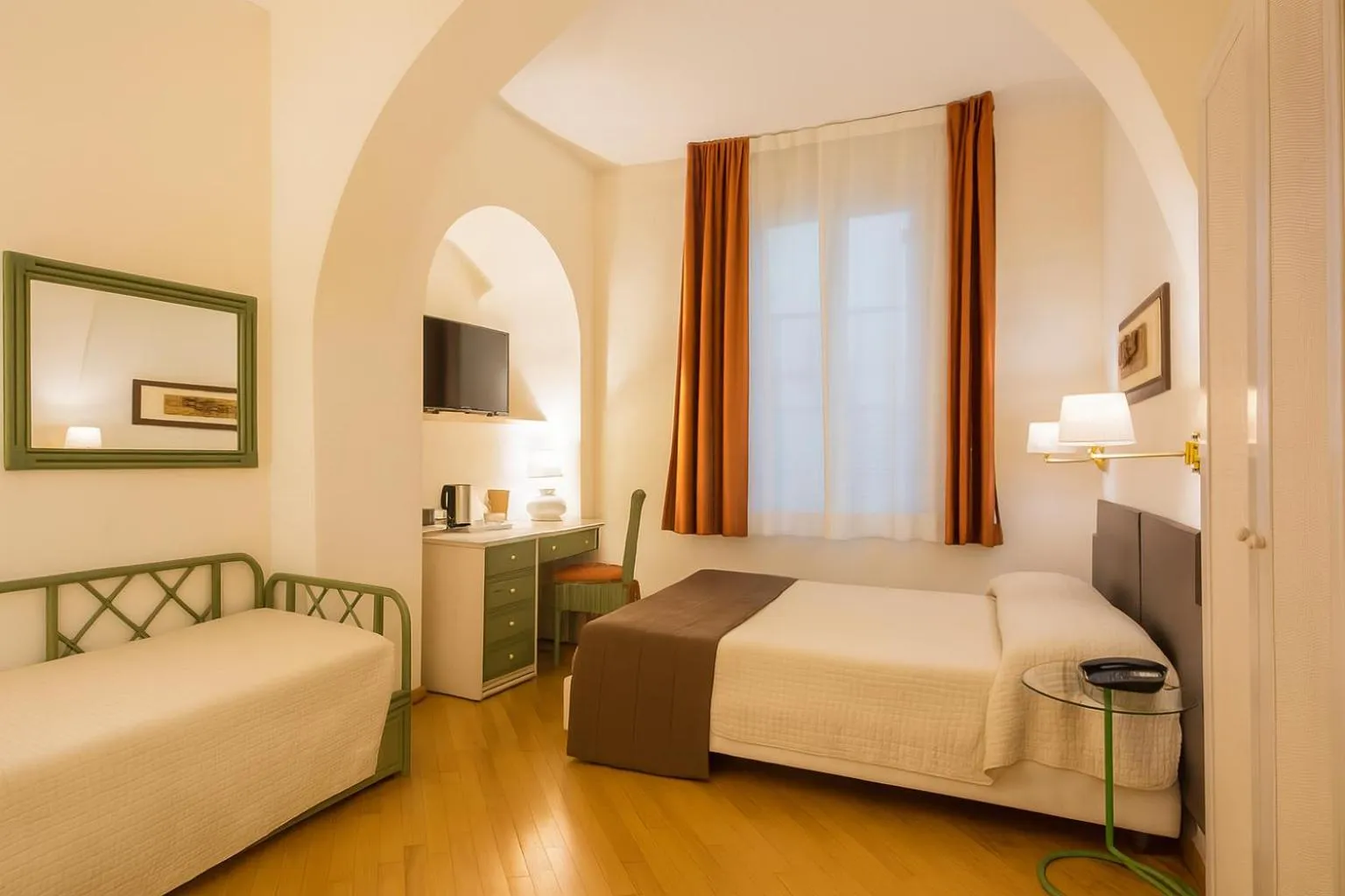 Bed in Piazza Paradiso Accommodation