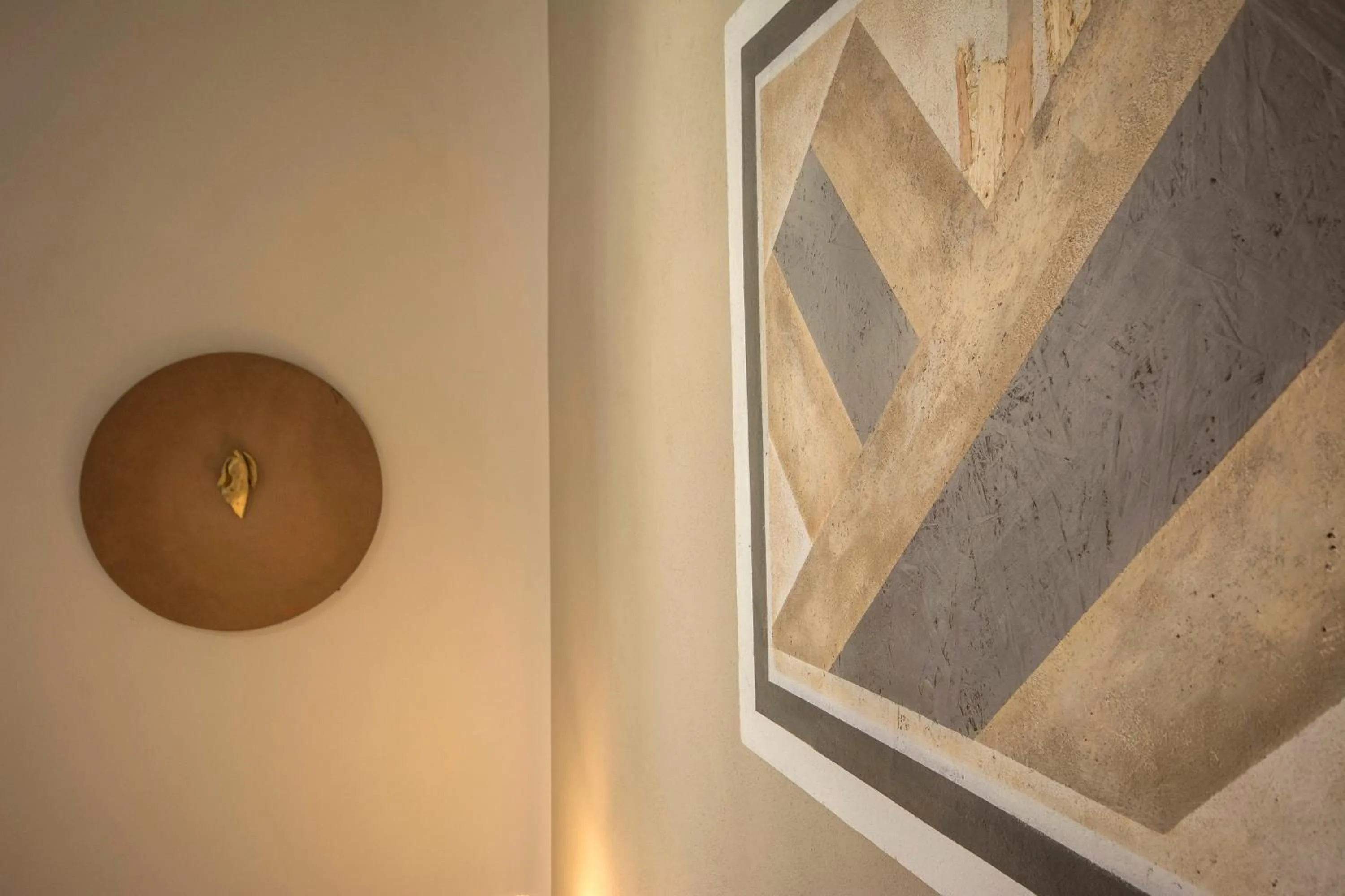 Decorative detail in Piazza Paradiso Accommodation