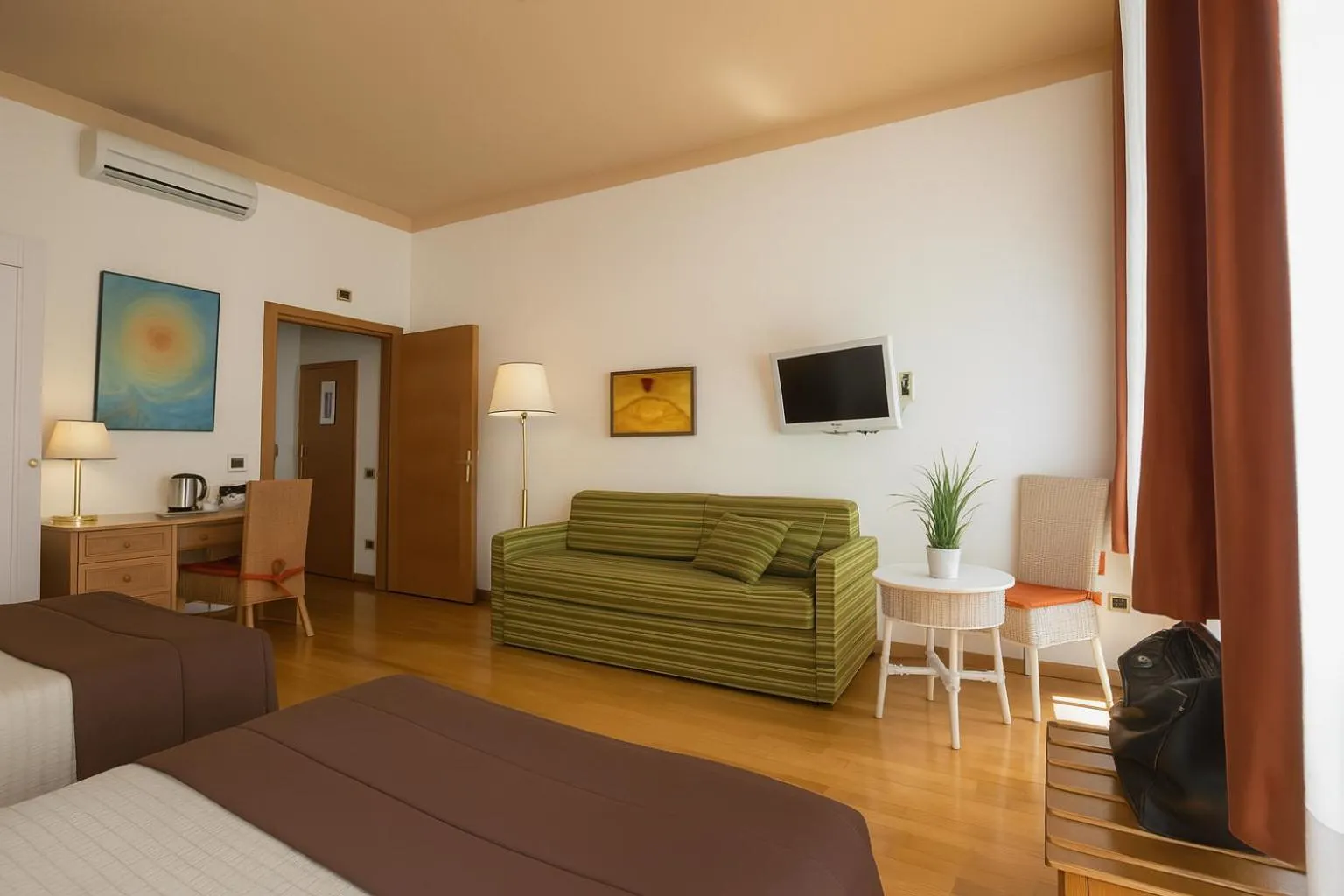 Bed in Piazza Paradiso Accommodation