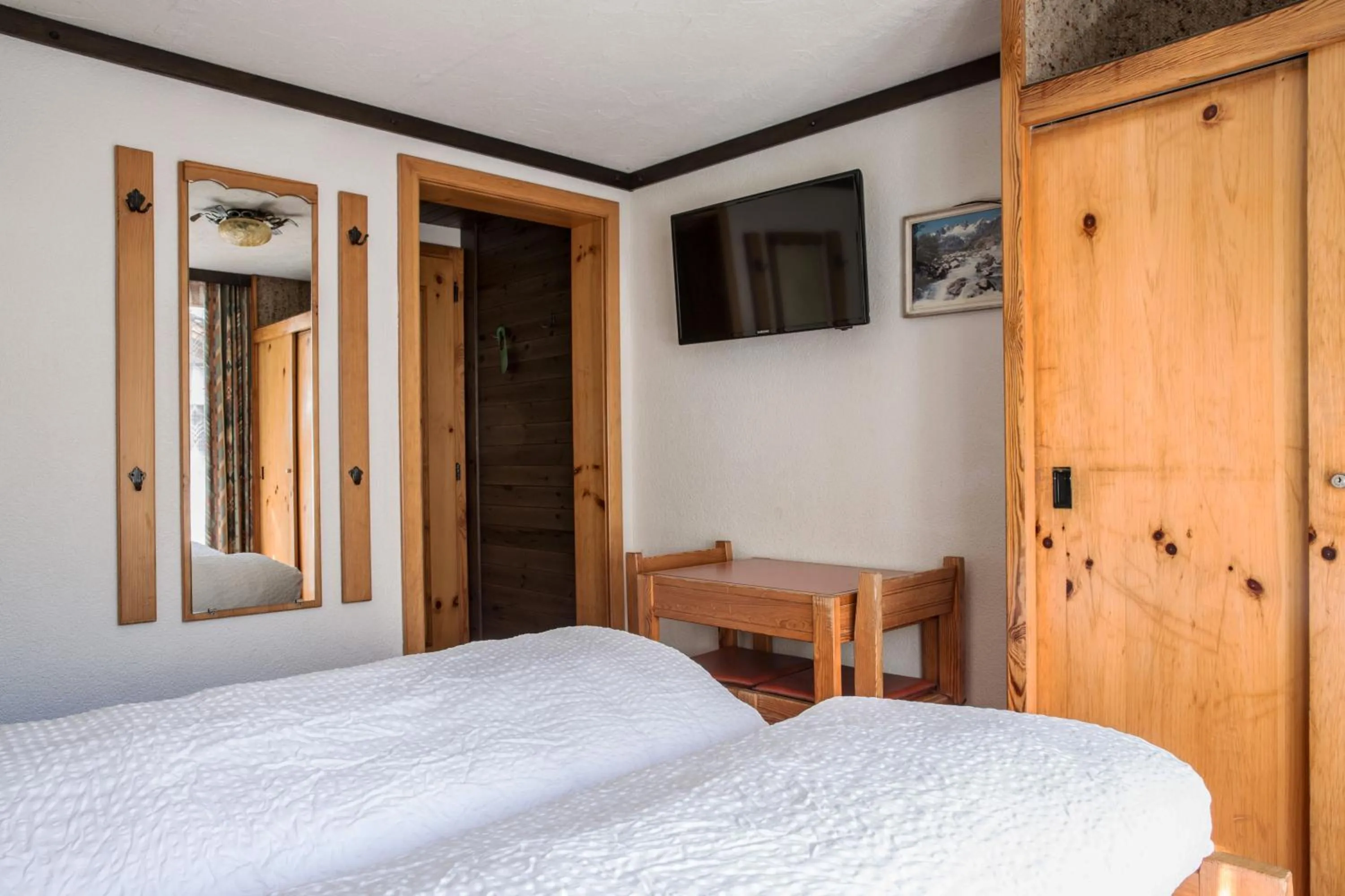 Bedroom, Bed in Hotel Burgener