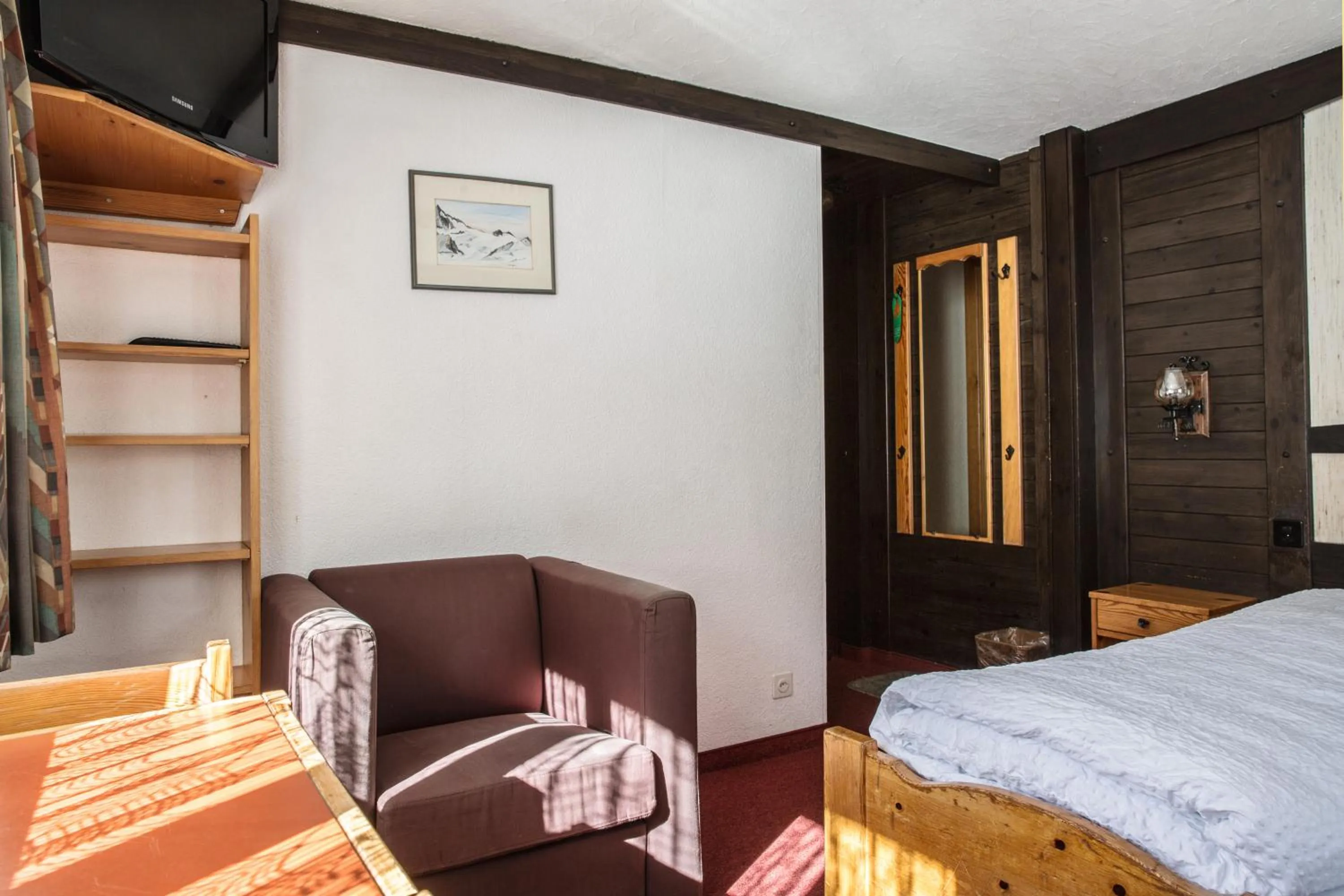 Bedroom, Bed in Hotel Burgener