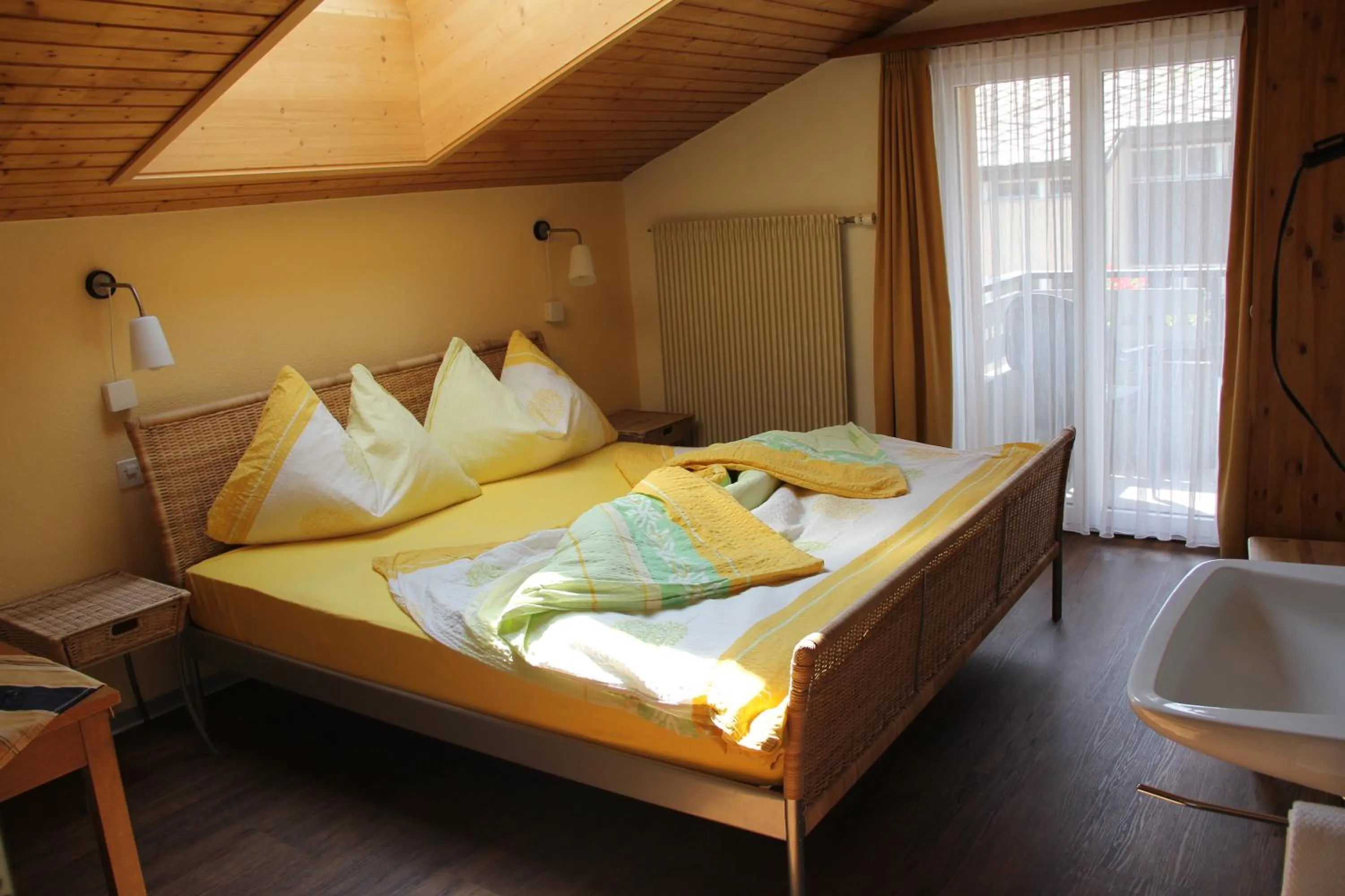 Photo of the whole room, Bed in Pension Heino