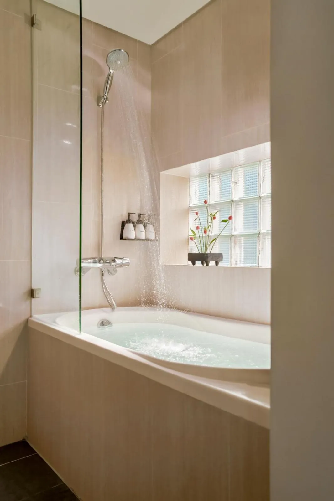 Bath in M Village Hotel Kim Mã