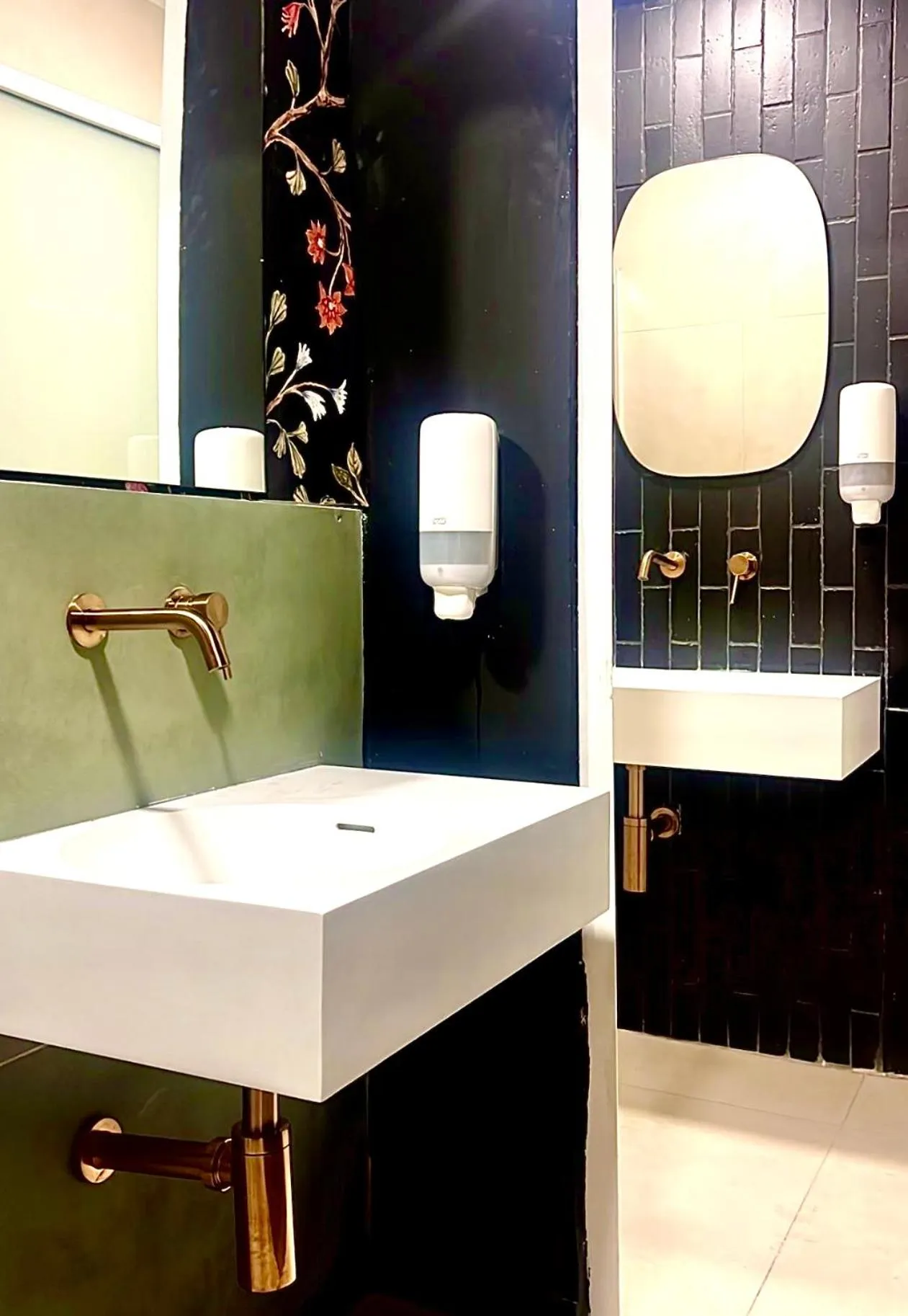 Bathroom in Follow the Sun Boutique Hostel - Pool, Breakfast & Sea Views