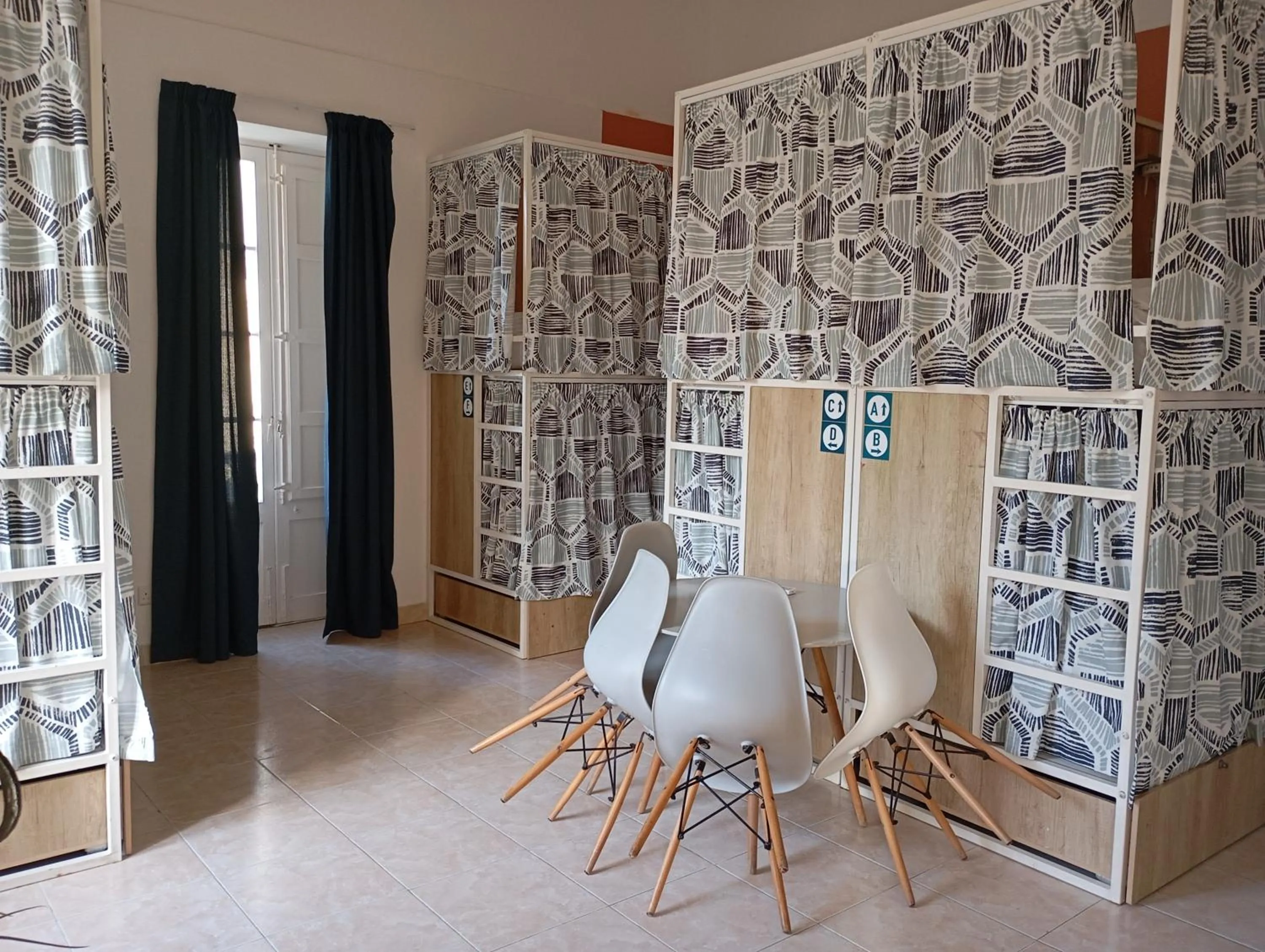 Follow the Sun Boutique Hostel - Pool, Breakfast & Sea Views