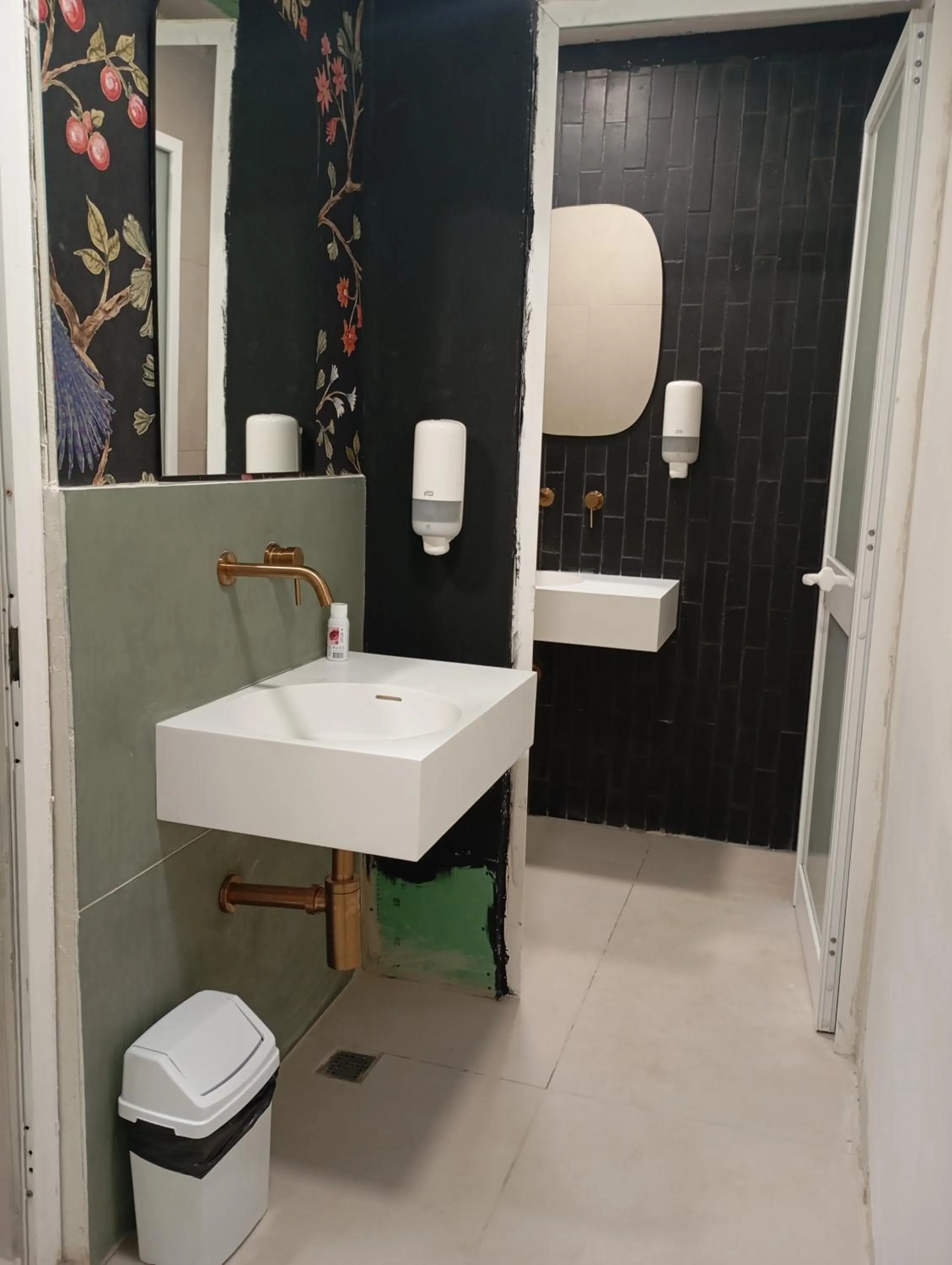 Bathroom in Follow the Sun Boutique Hostel - Pool, Breakfast & Sea Views