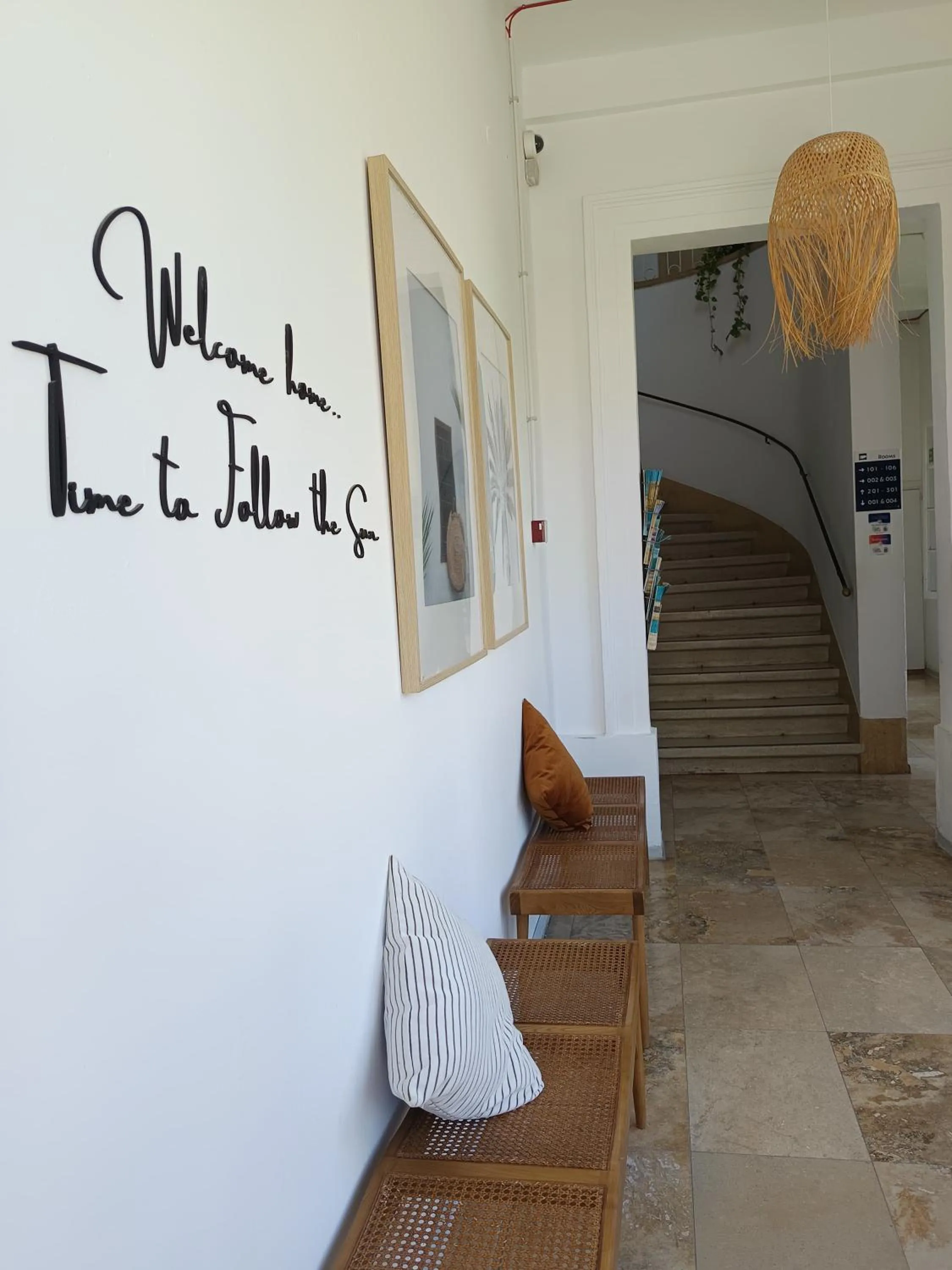 Lobby or reception in Follow the Sun Boutique Hostel - Pool, Breakfast & Sea Views