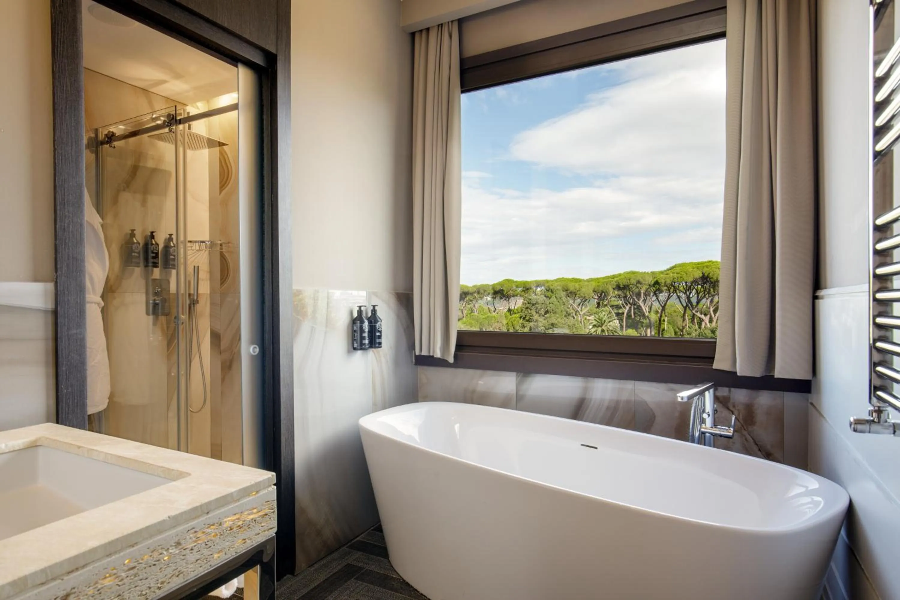 Bath in The Tribune, part of JdV by Hyatt