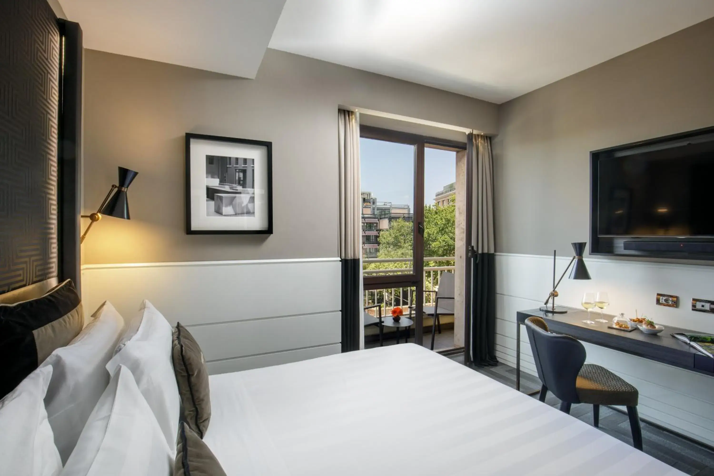 Deluxe King Room in The Tribune, part of JdV by Hyatt Deluxe King Room in The Tribune, part of JdV by Hyatt