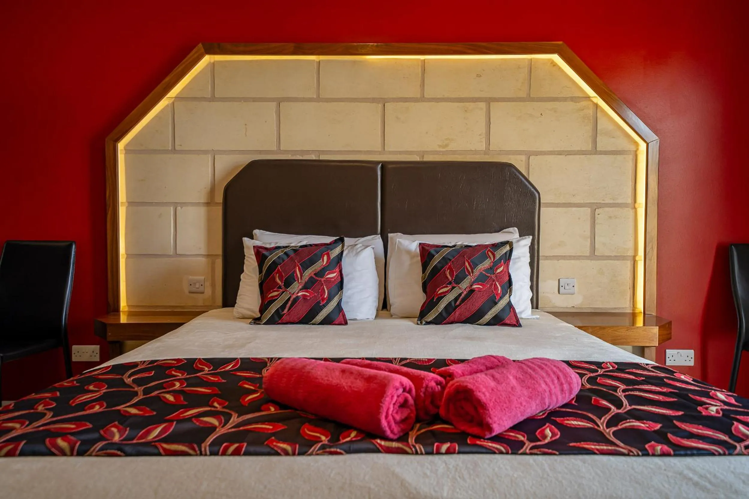 Bed in Il-Logga Boutique Hotel