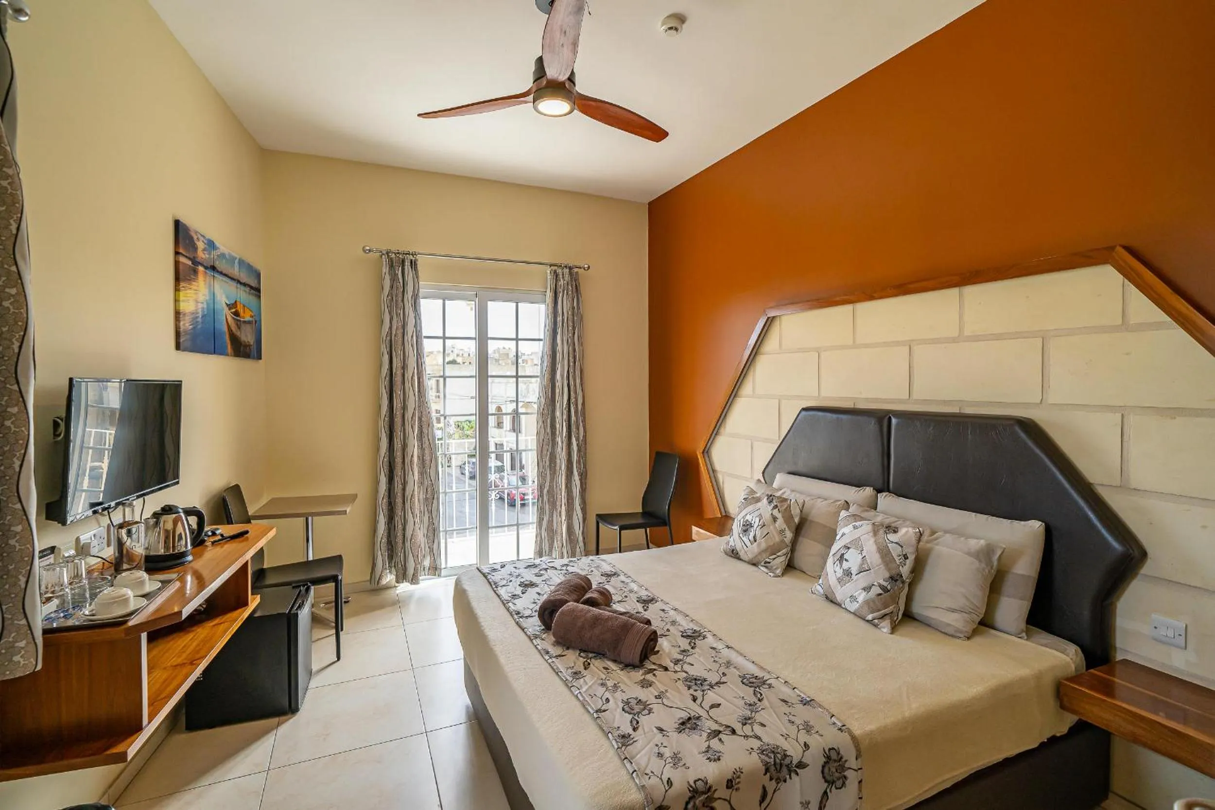 Photo of the whole room, Bed in Il-Logga Boutique Hotel