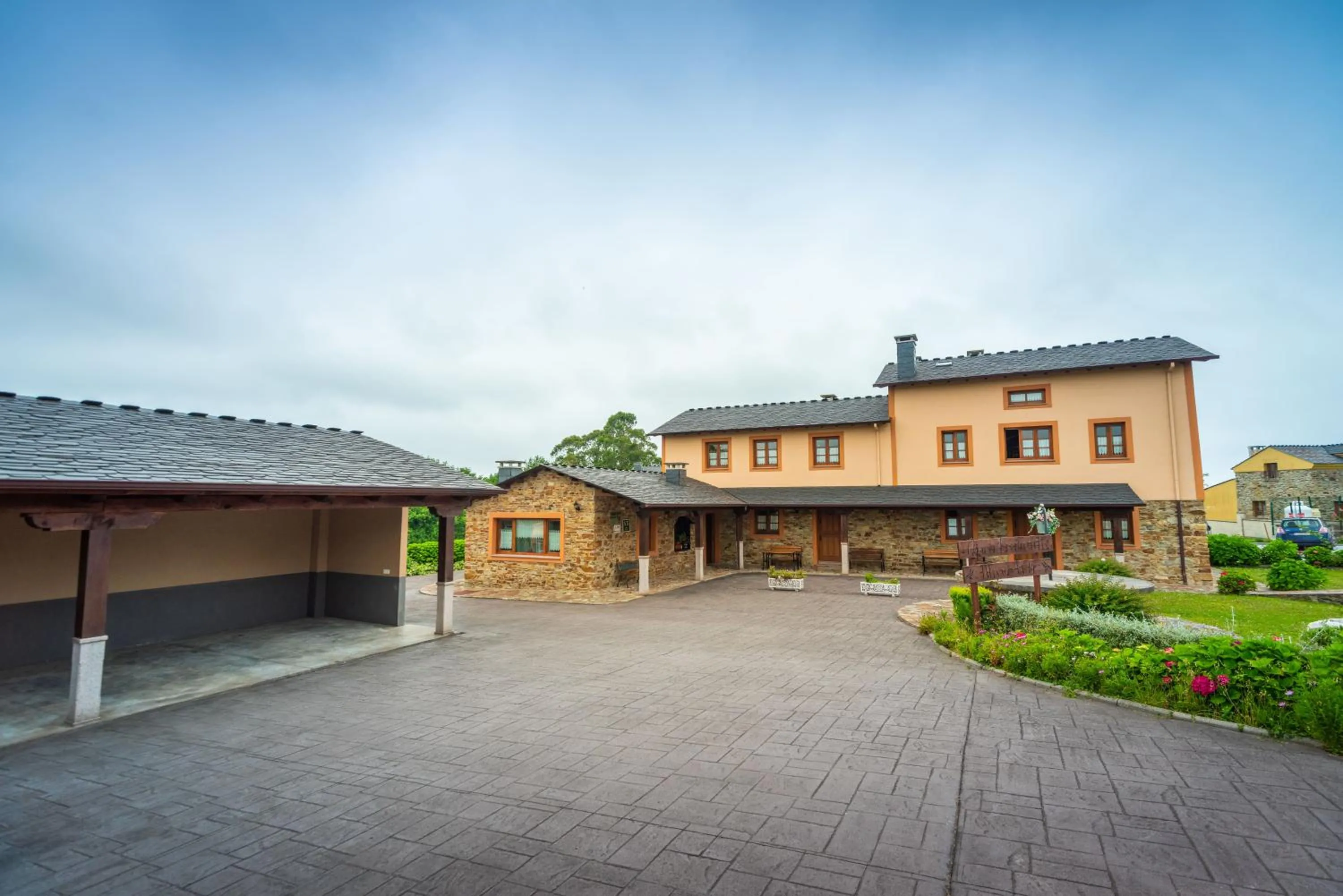 Property building in Apartamentos Navalin