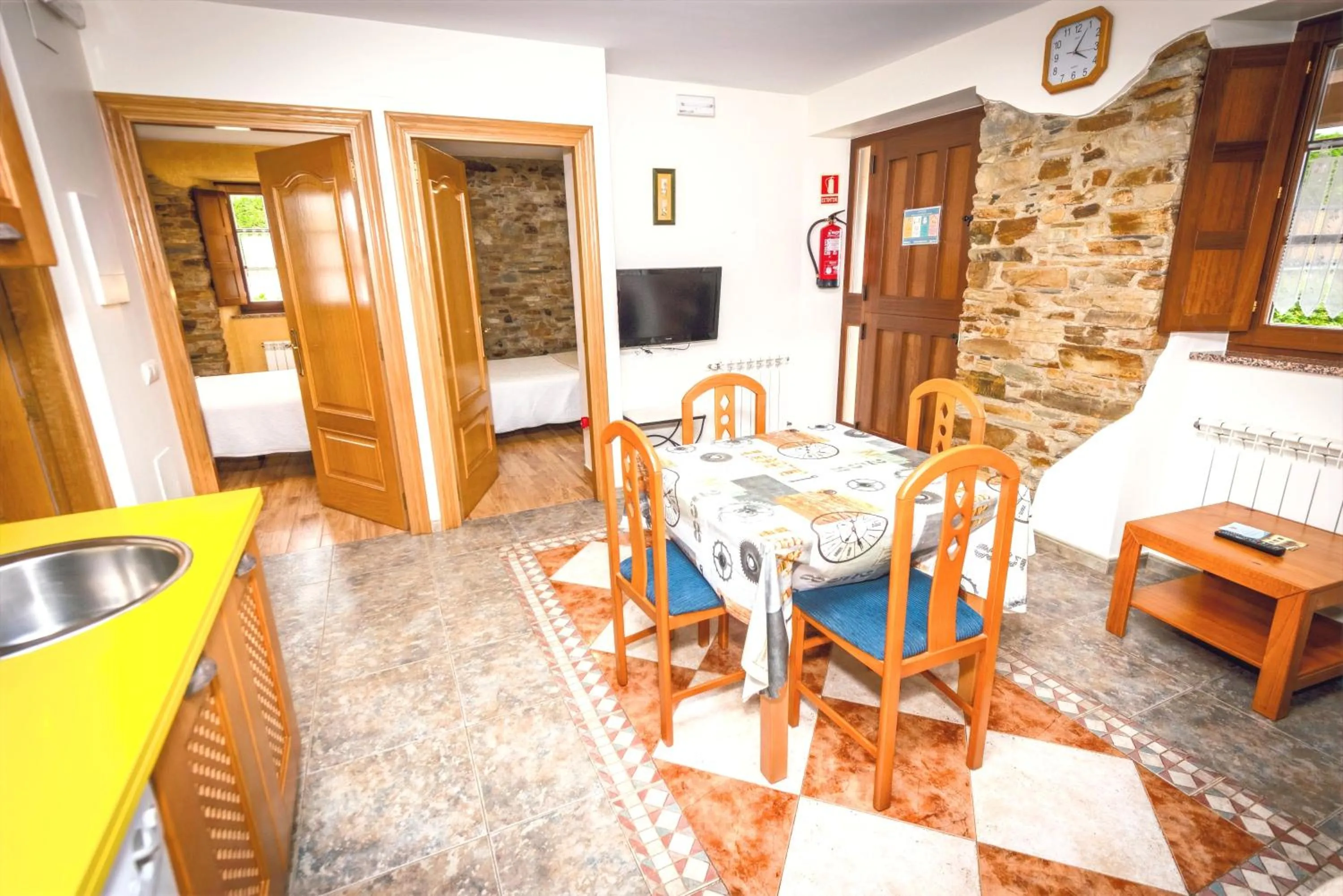 Kitchen or kitchenette in Apartamentos Navalin