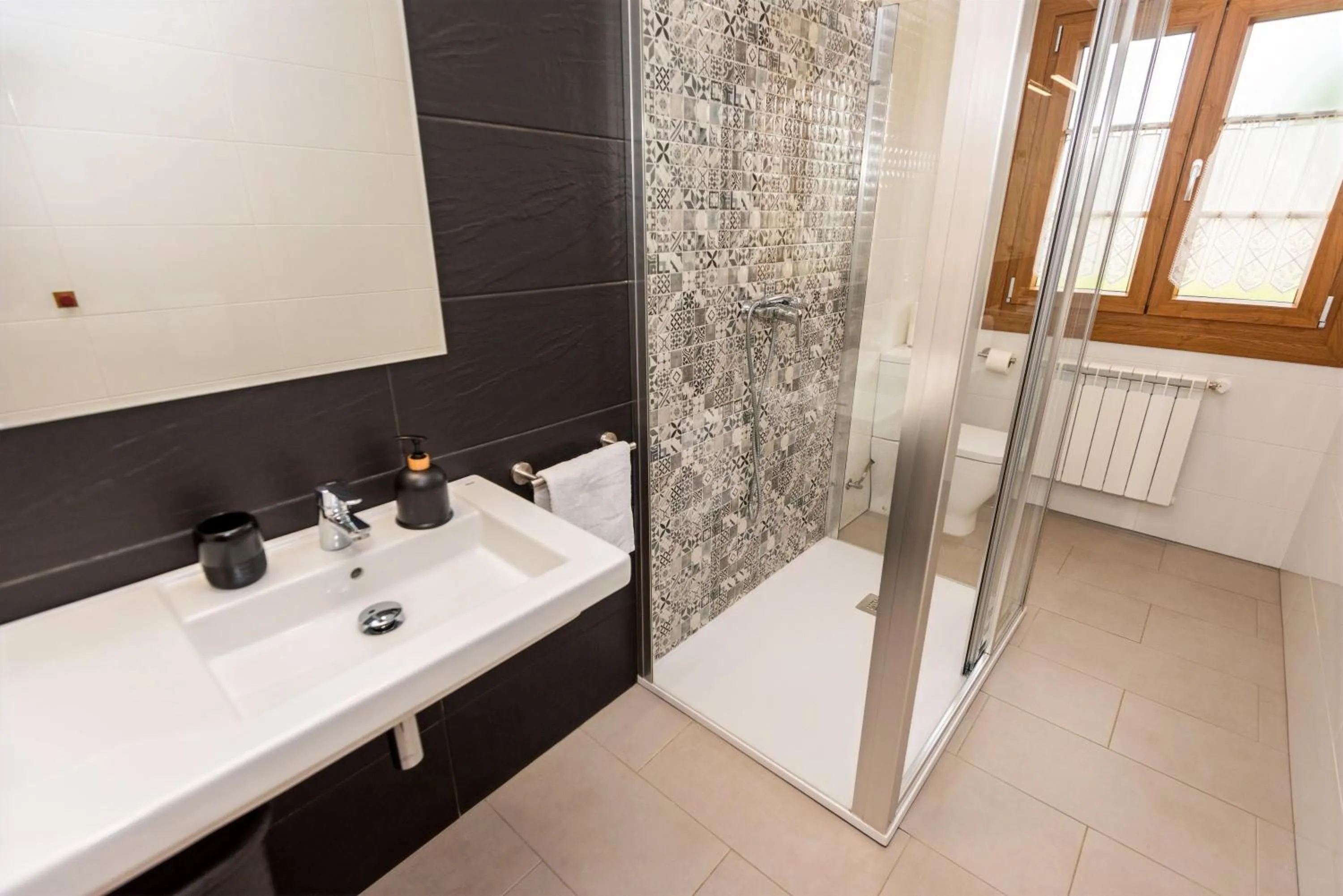 Shower in Apartamentos Navalin