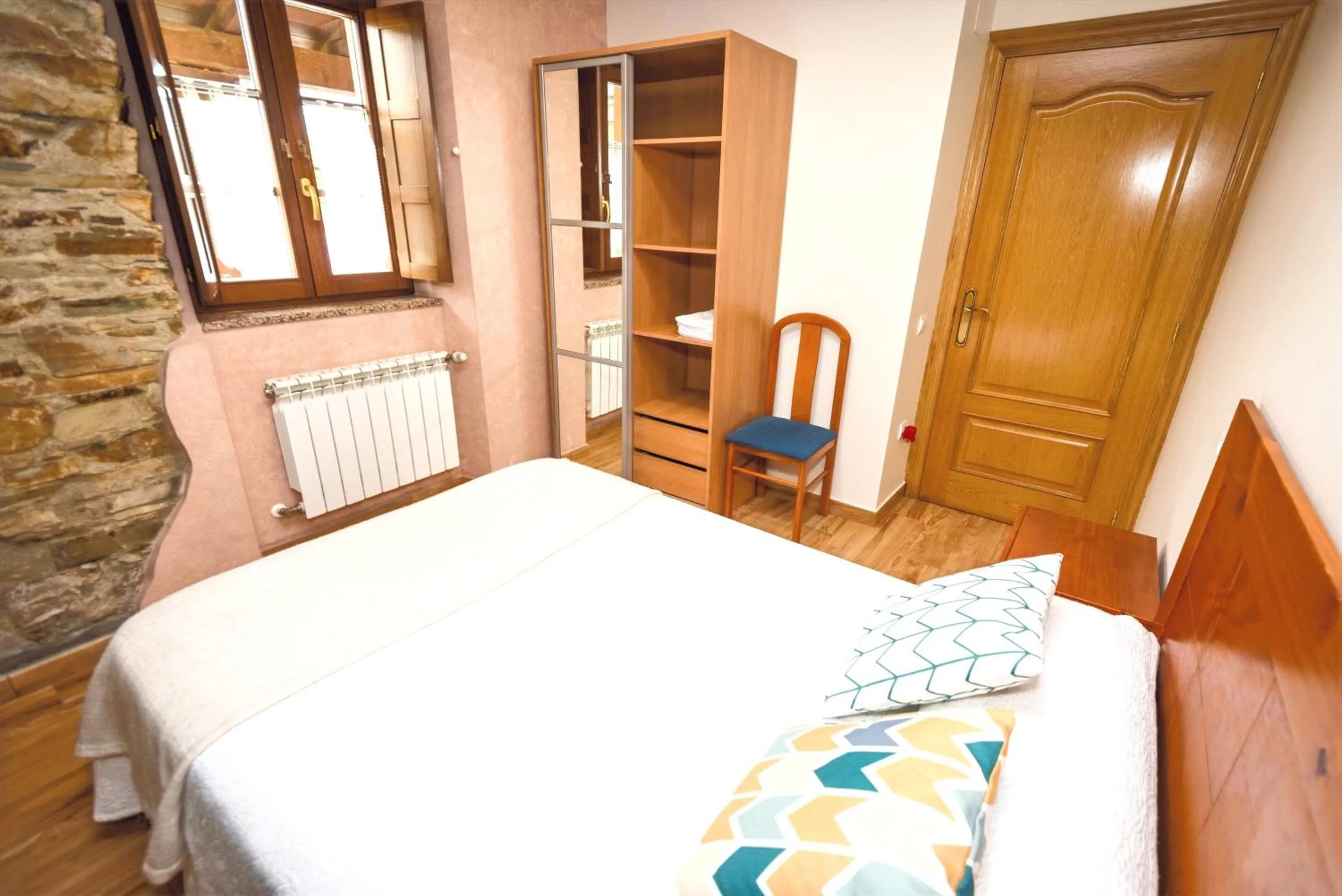 Toilet, Bed in Apartamentos Navalin