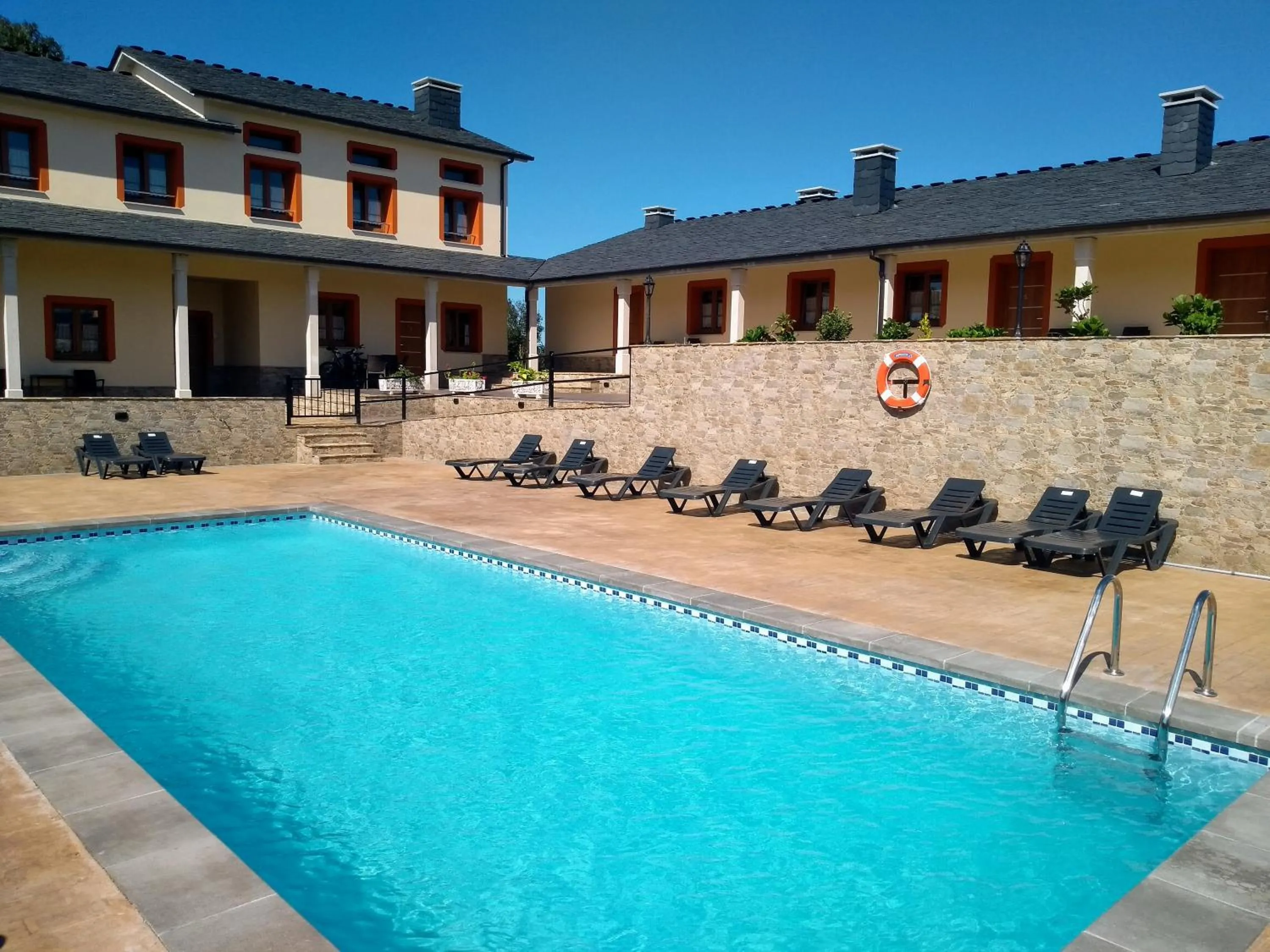 Property building in Apartamentos Navalin