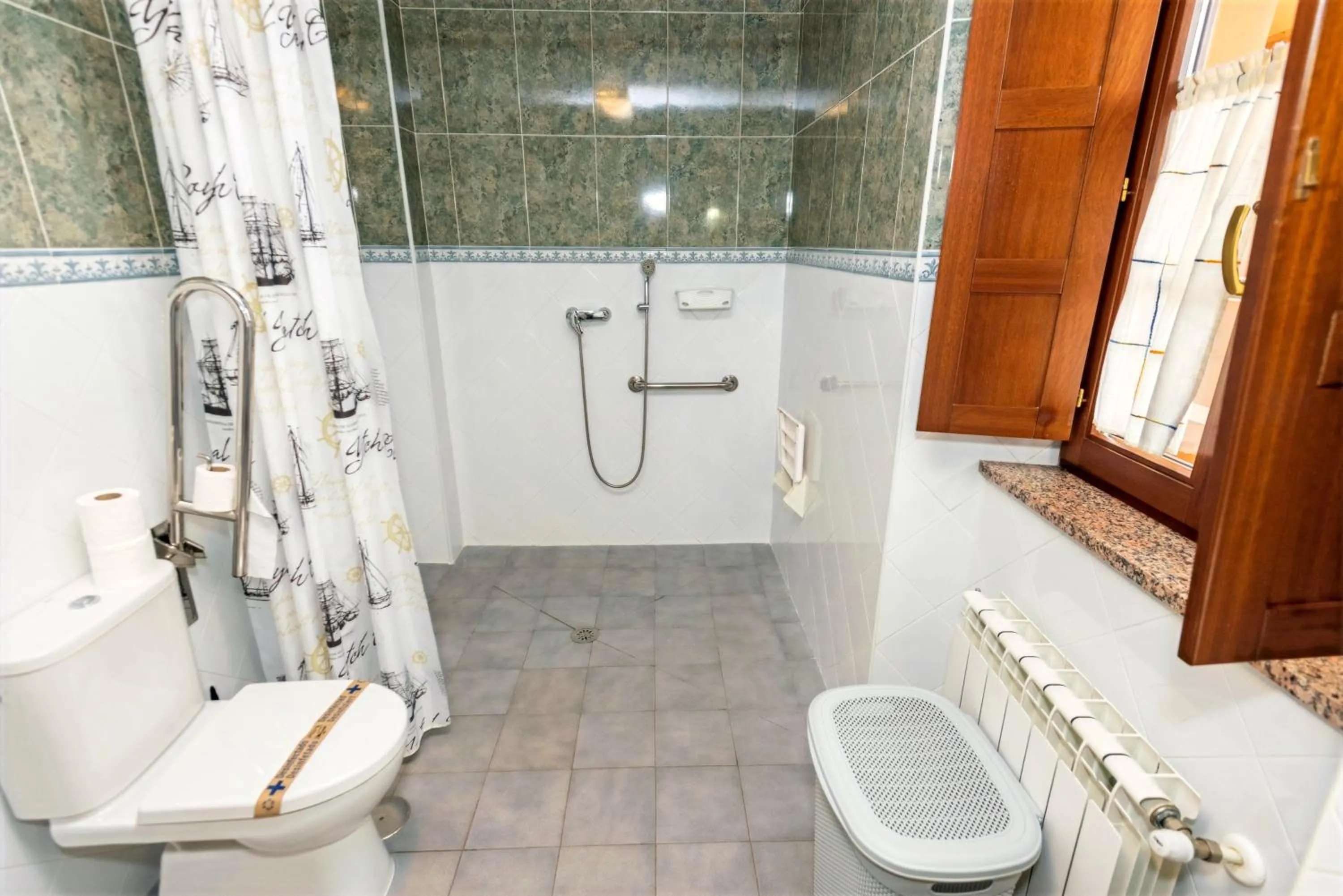 Toilet in Apartamentos Navalin