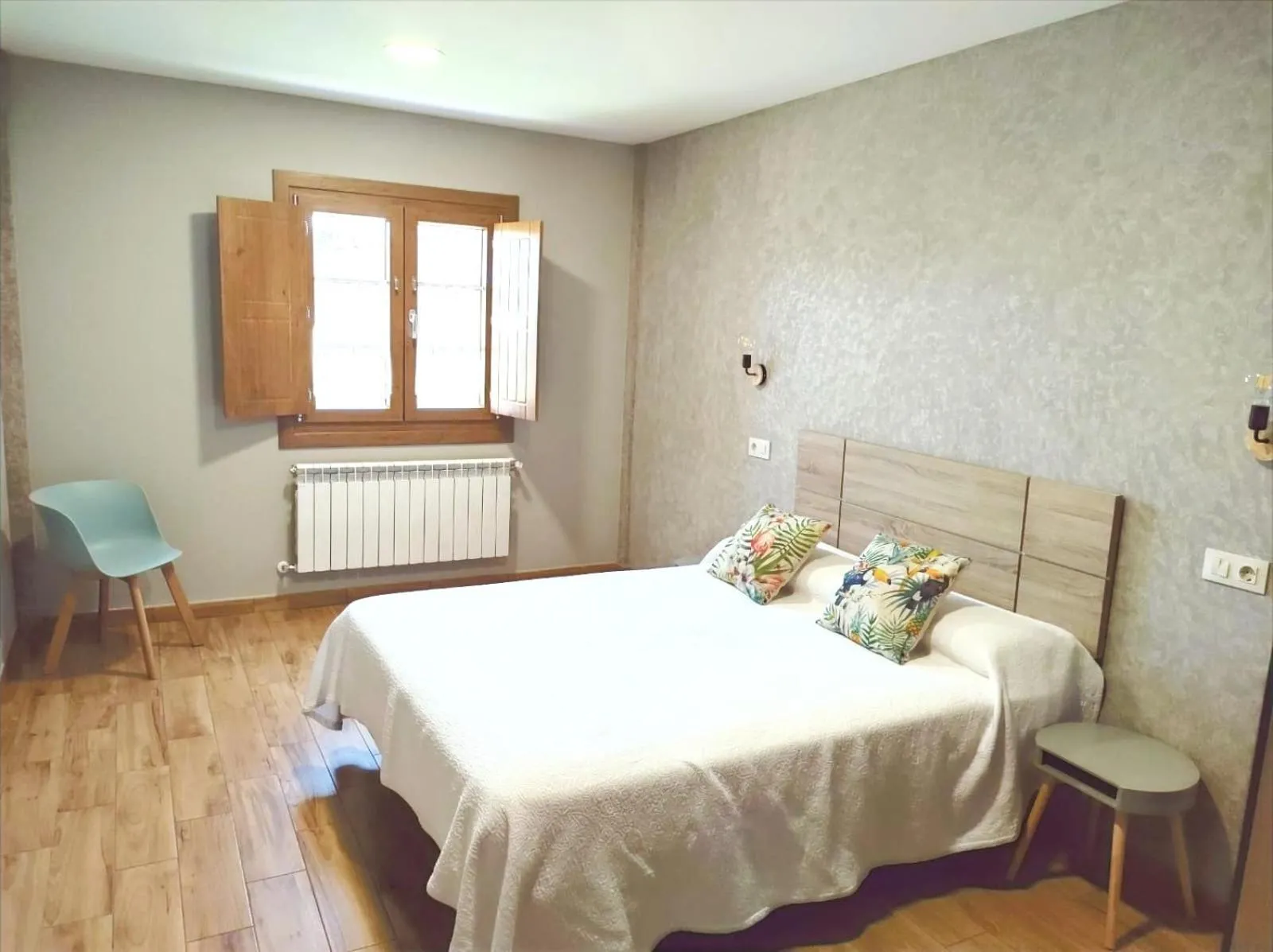 Bedroom, Bed in Apartamentos Navalin