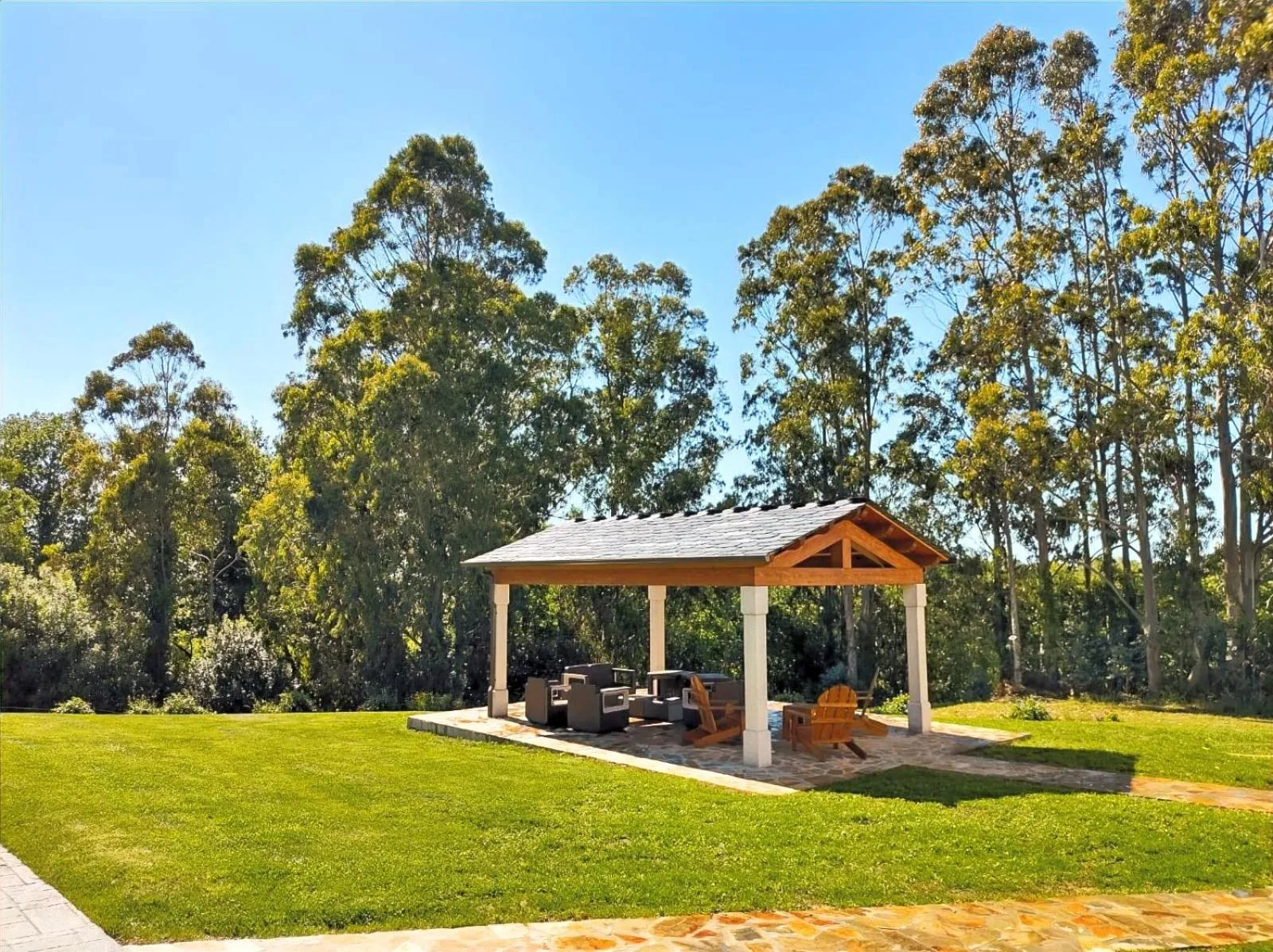 Garden view in Apartamentos Navalin