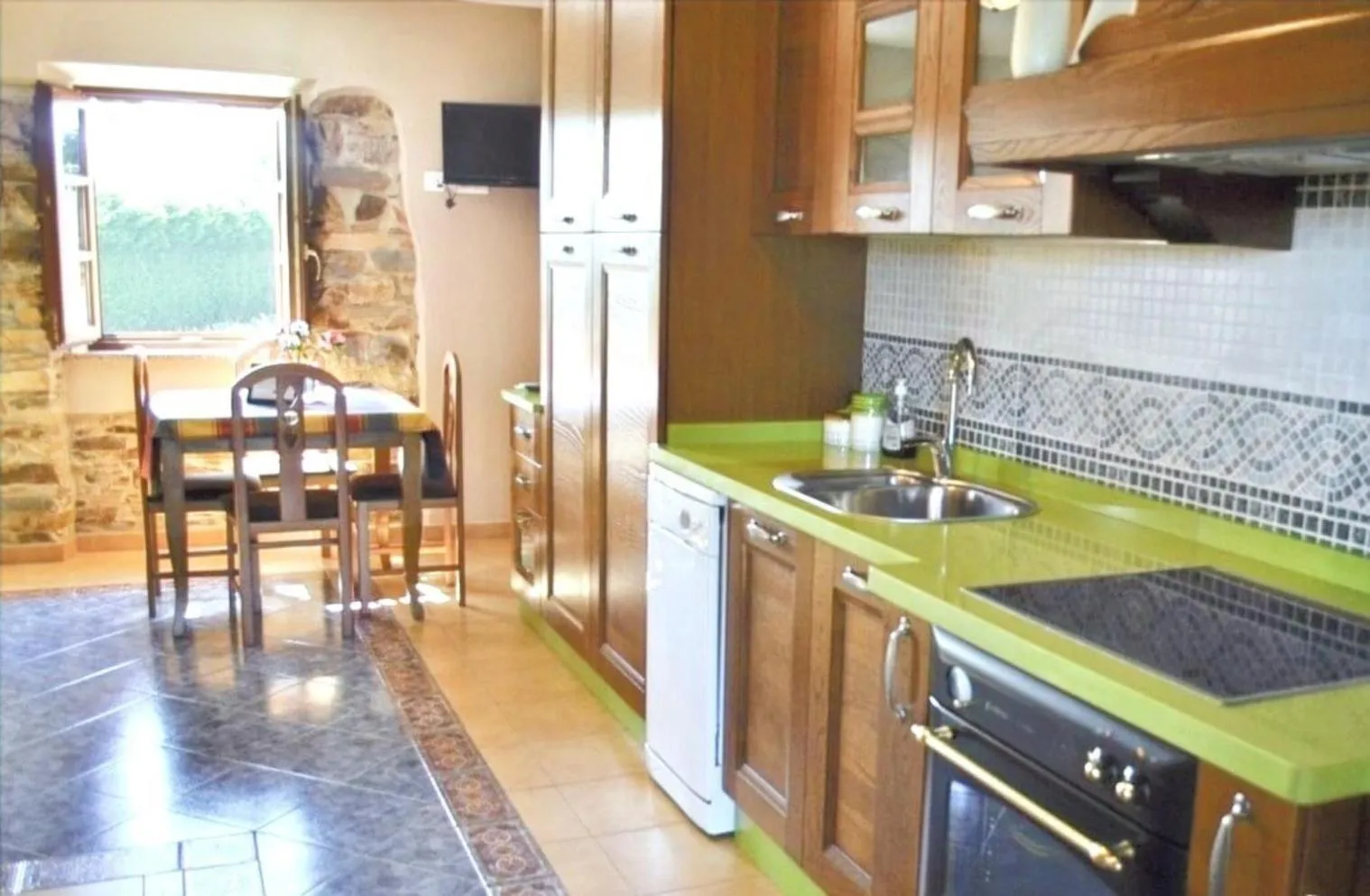 Kitchen or kitchenette in Apartamentos Navalin