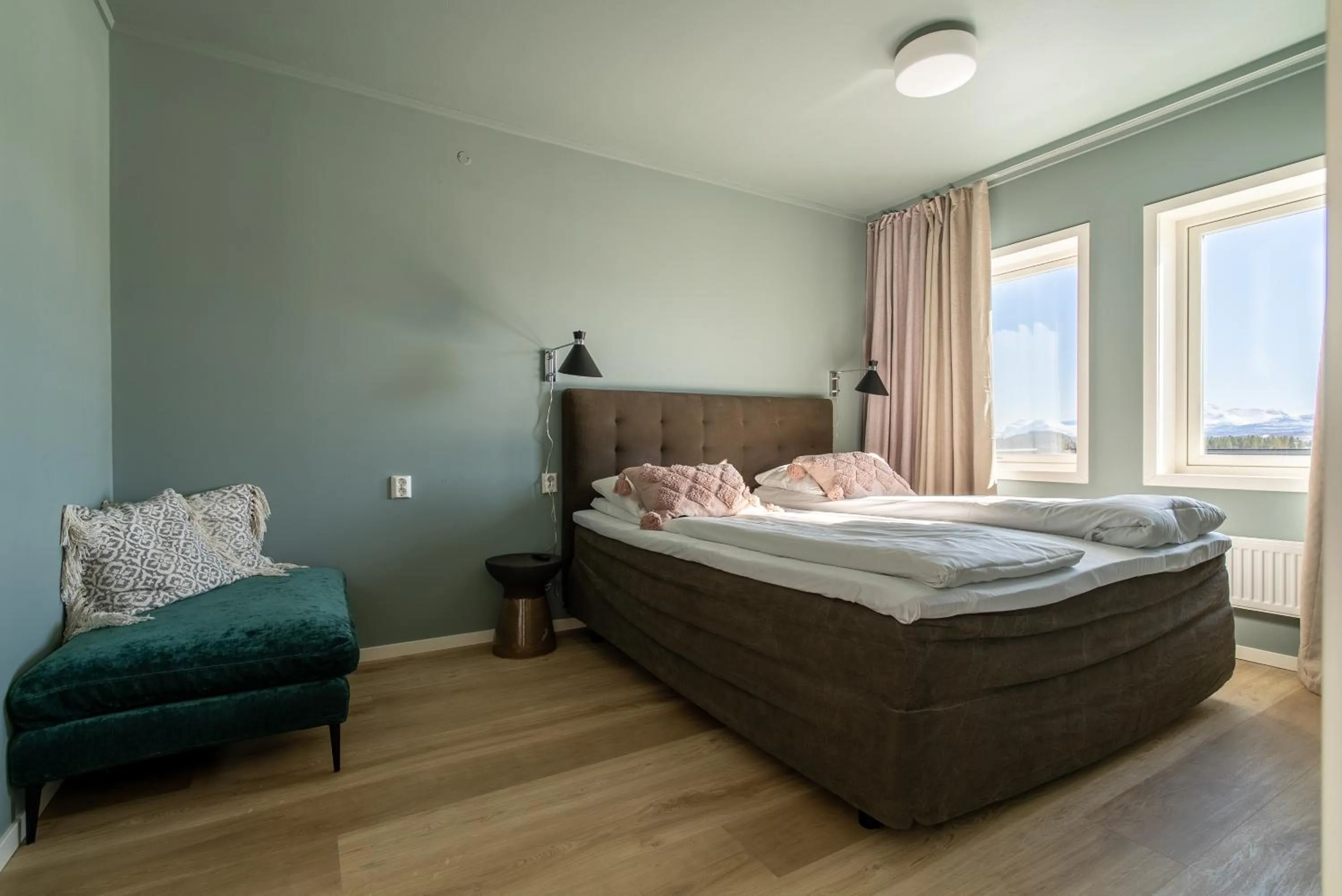 View (from property/room), Bed in Bardufoss Hotell