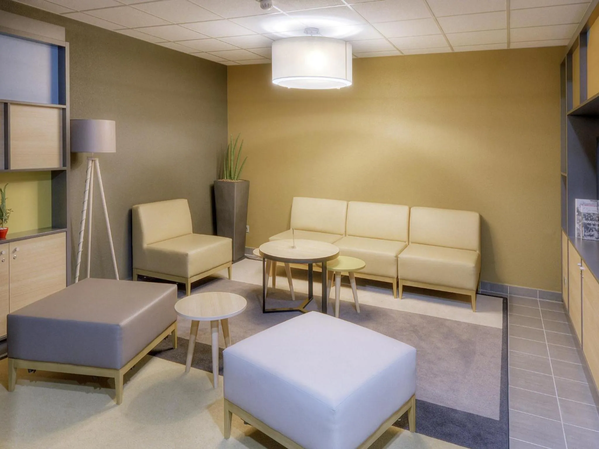 Lounge or bar in B&B HOTEL Marseille Les Ports