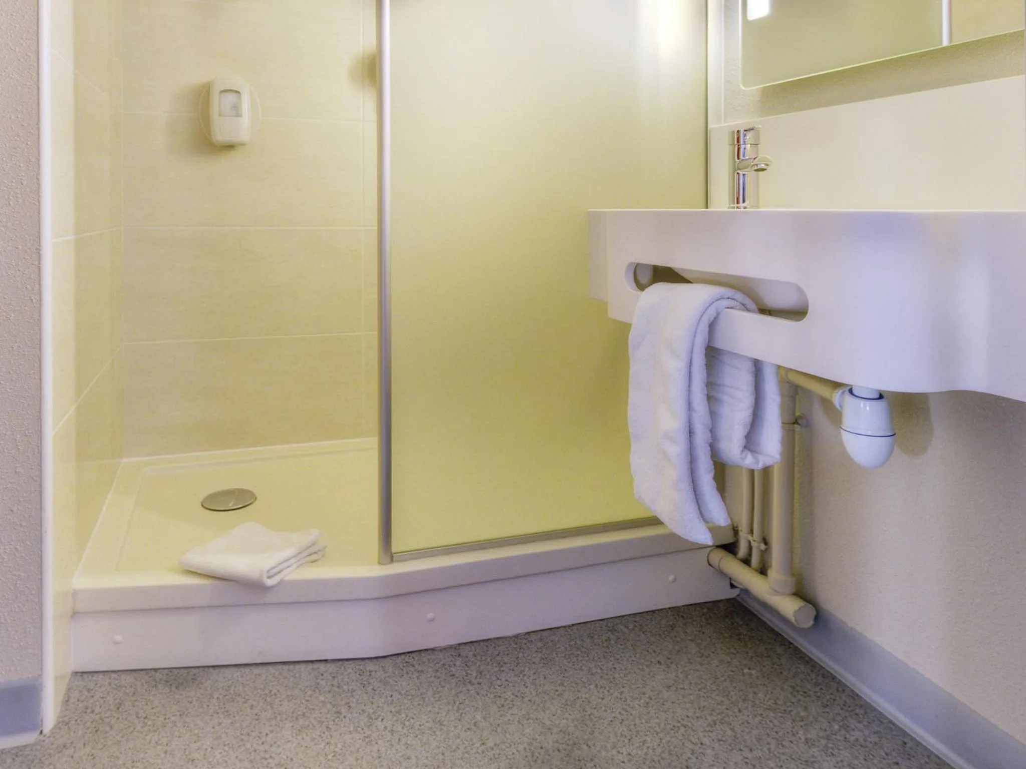 Bathroom in B&B HOTEL Marseille Les Ports