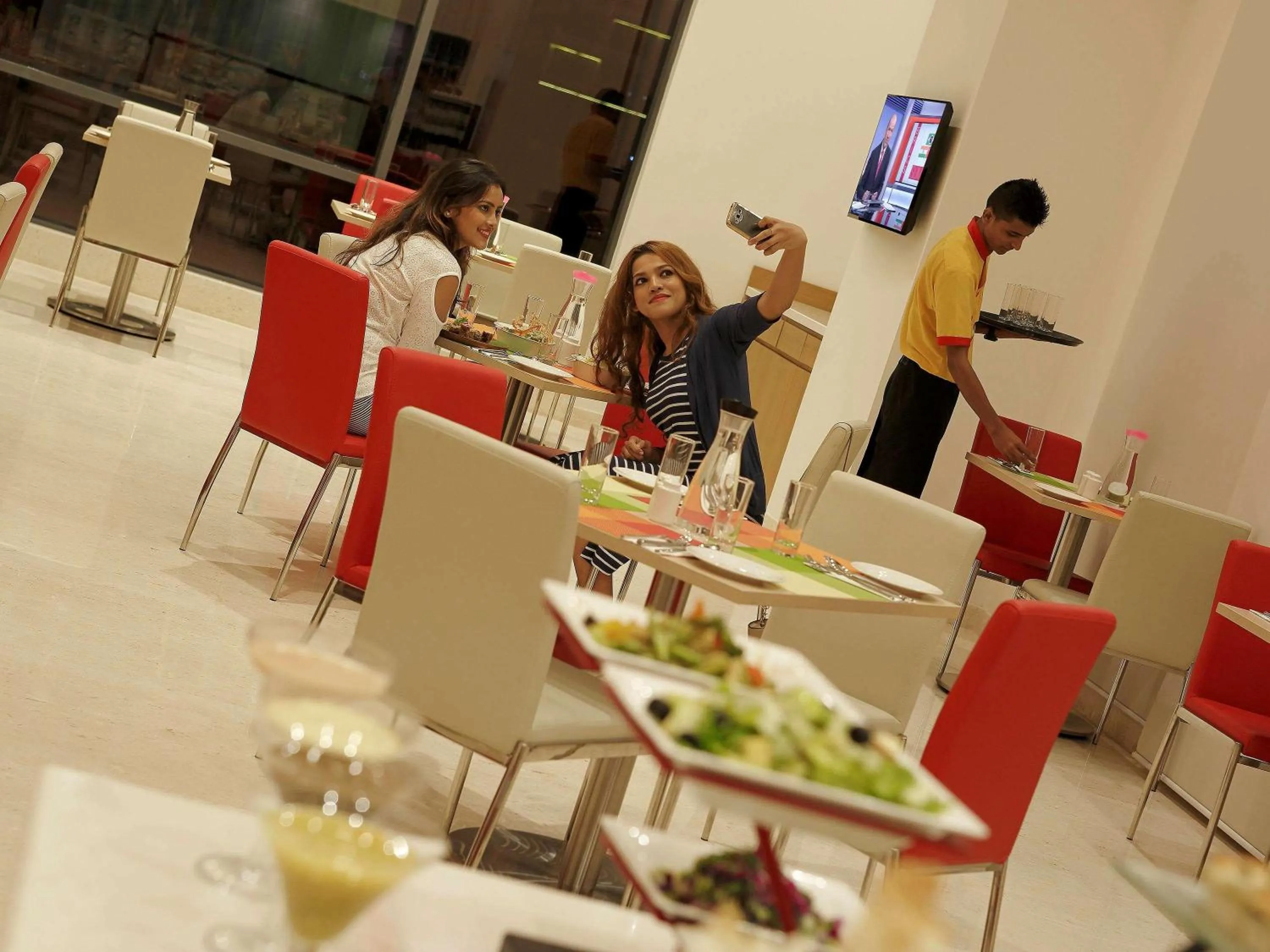 Restaurant/places to eat in Ibis Chennai OMR - An Accor Brand