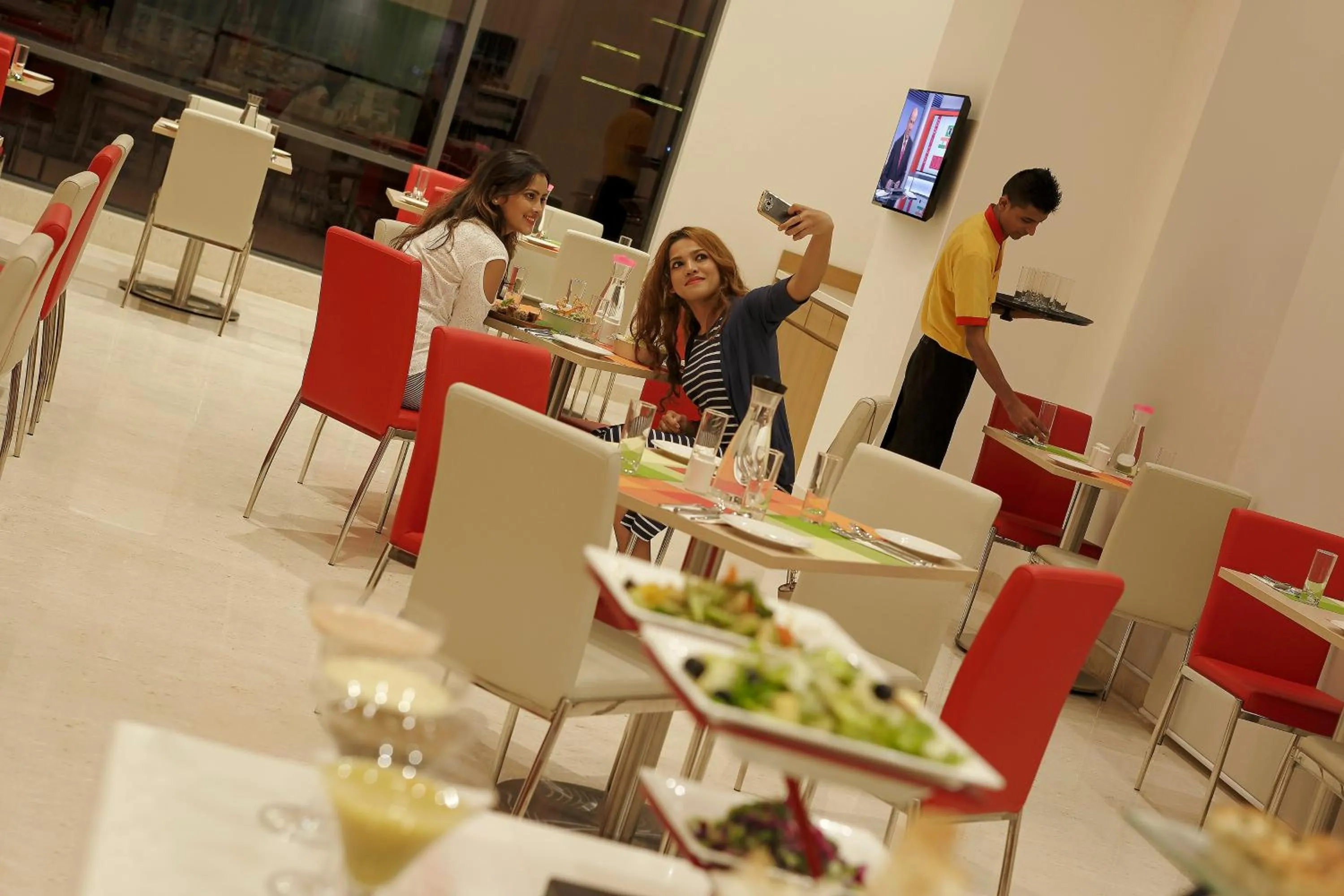 Lounge or bar in Ibis Chennai OMR - An Accor Brand