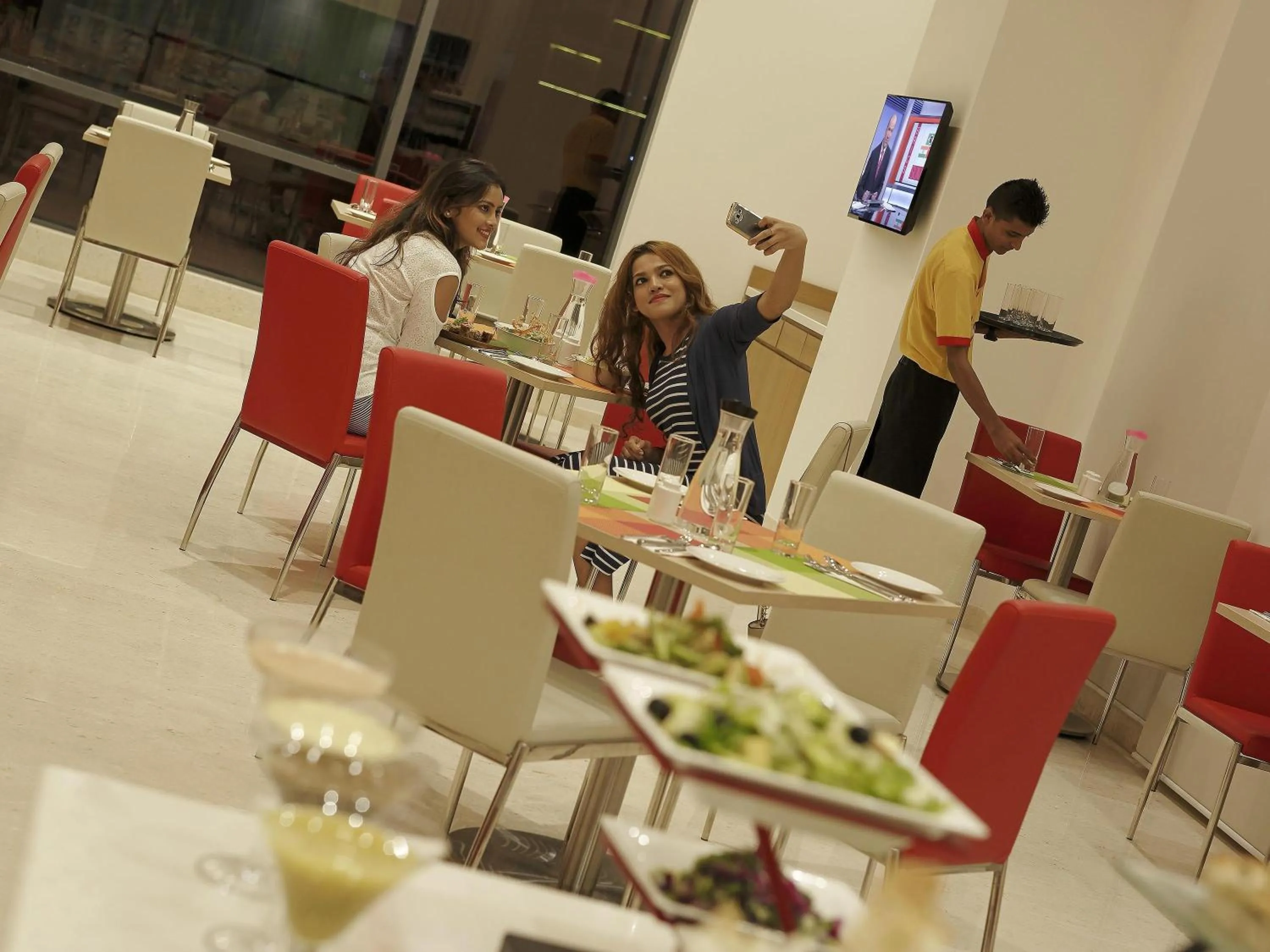 Restaurant/places to eat in Ibis Chennai OMR - An Accor Brand